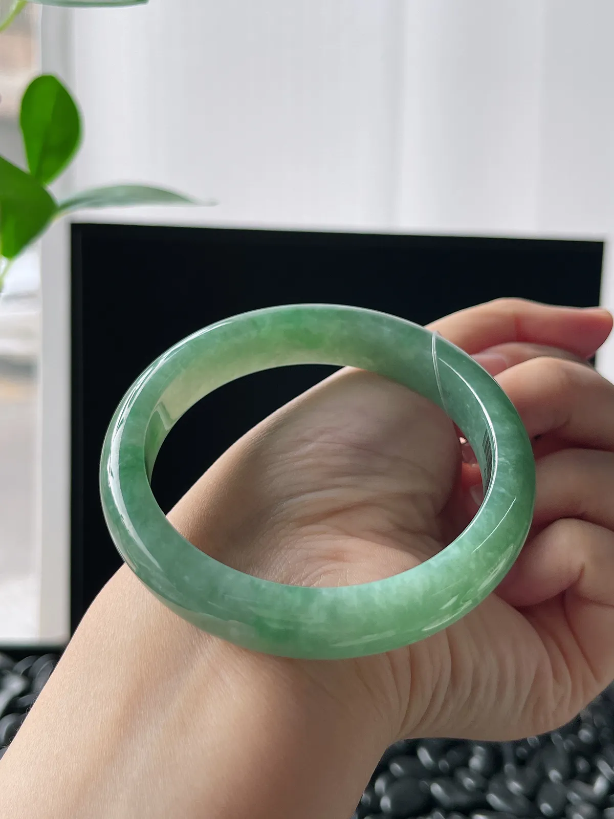 正圈57.5圈口，翡翠糯化种绿色手镯