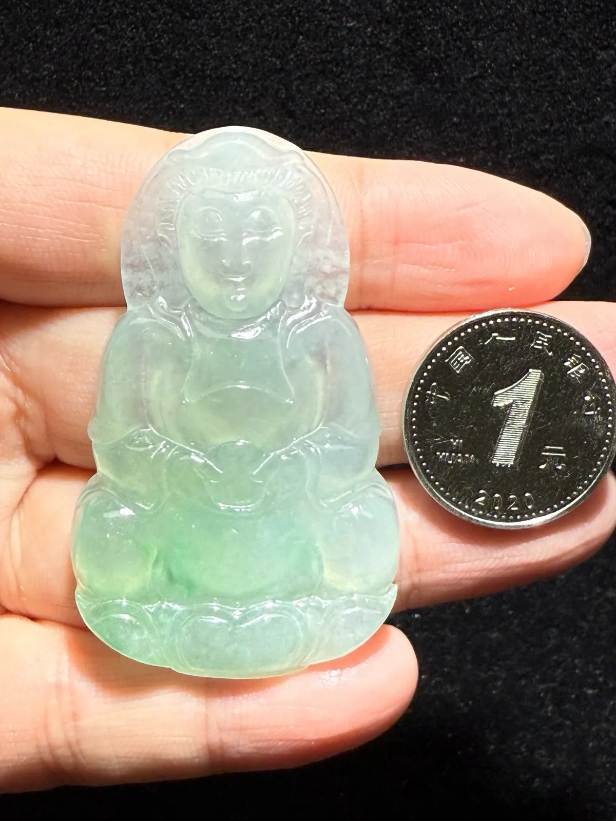 翡翠a货冰糯种飘花正装观音菩萨吊坠，尺寸54-32.6-6.3，重量:19.28g
