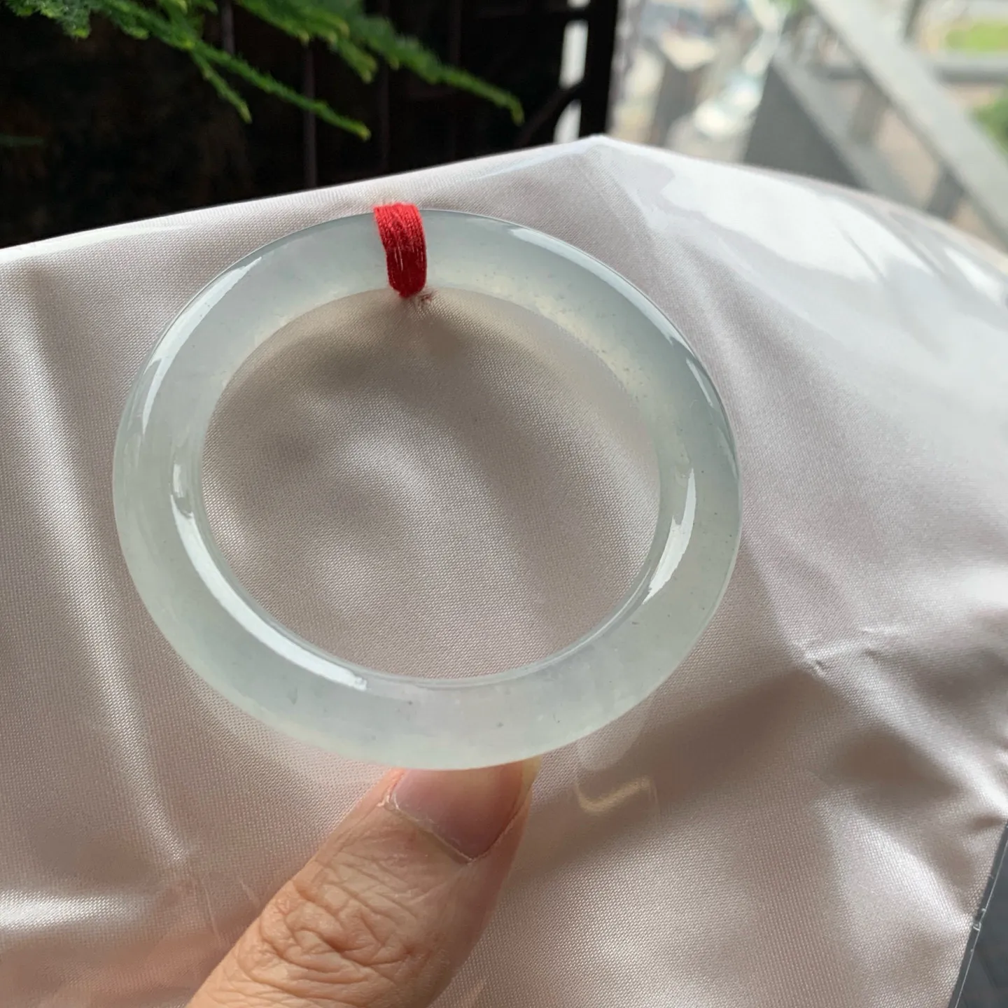 圆条冰玻种 无瑕 尺寸:51.6/9.2种水好 起荧光