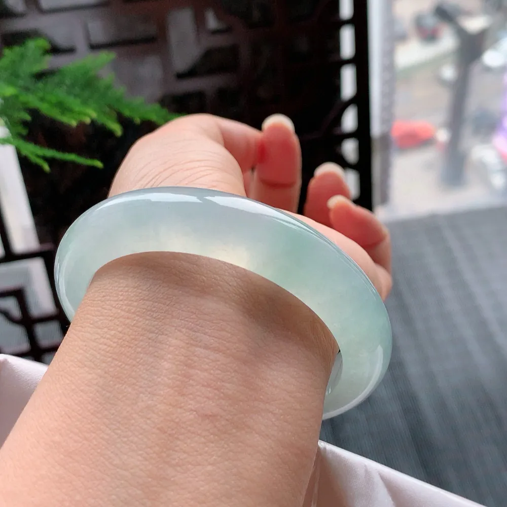 正圈高冰阳绿 无瑕 尺寸:56.2/12.5/9.3 种色兼备