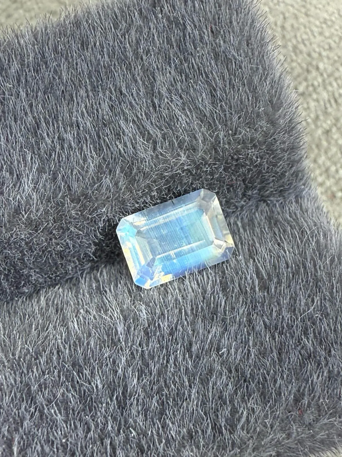 0.905克拉 彩虹月光石裸石 精切璀璨 玻璃体满彩 变彩丰富 规格：7*4.9*3.4mm