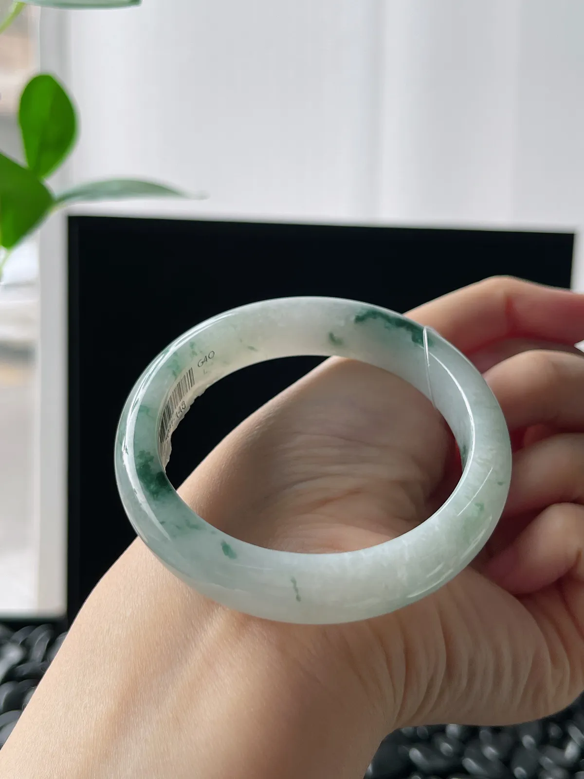 正圈52圈口，翡翠糯化种飘绿手镯