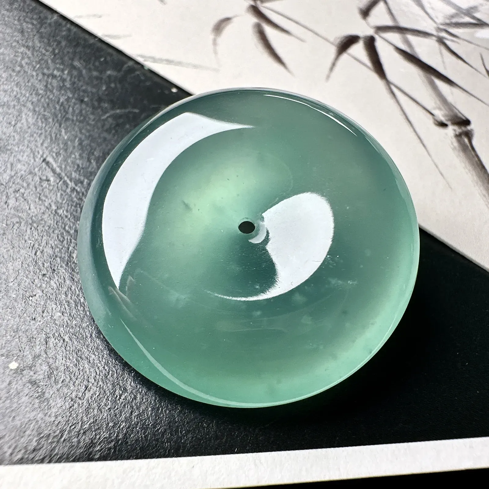【冰种平安大扣】飘雪花棉，质地细腻，品质很好，冰感十足，胶感明显，收藏品质