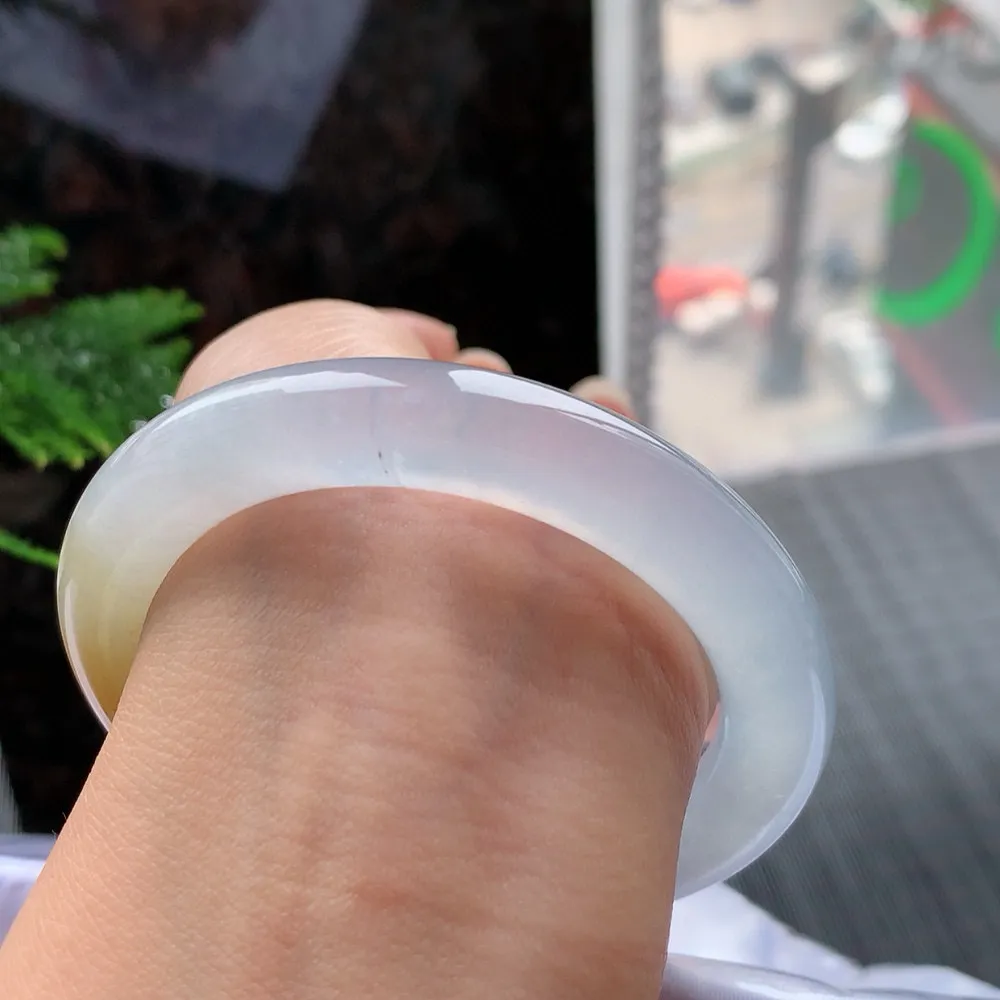 圆条冰玻黄翡 一丝冰丝根 不影响 尺寸:54.2/10.1/10.6 种色俱佳🥰🥰