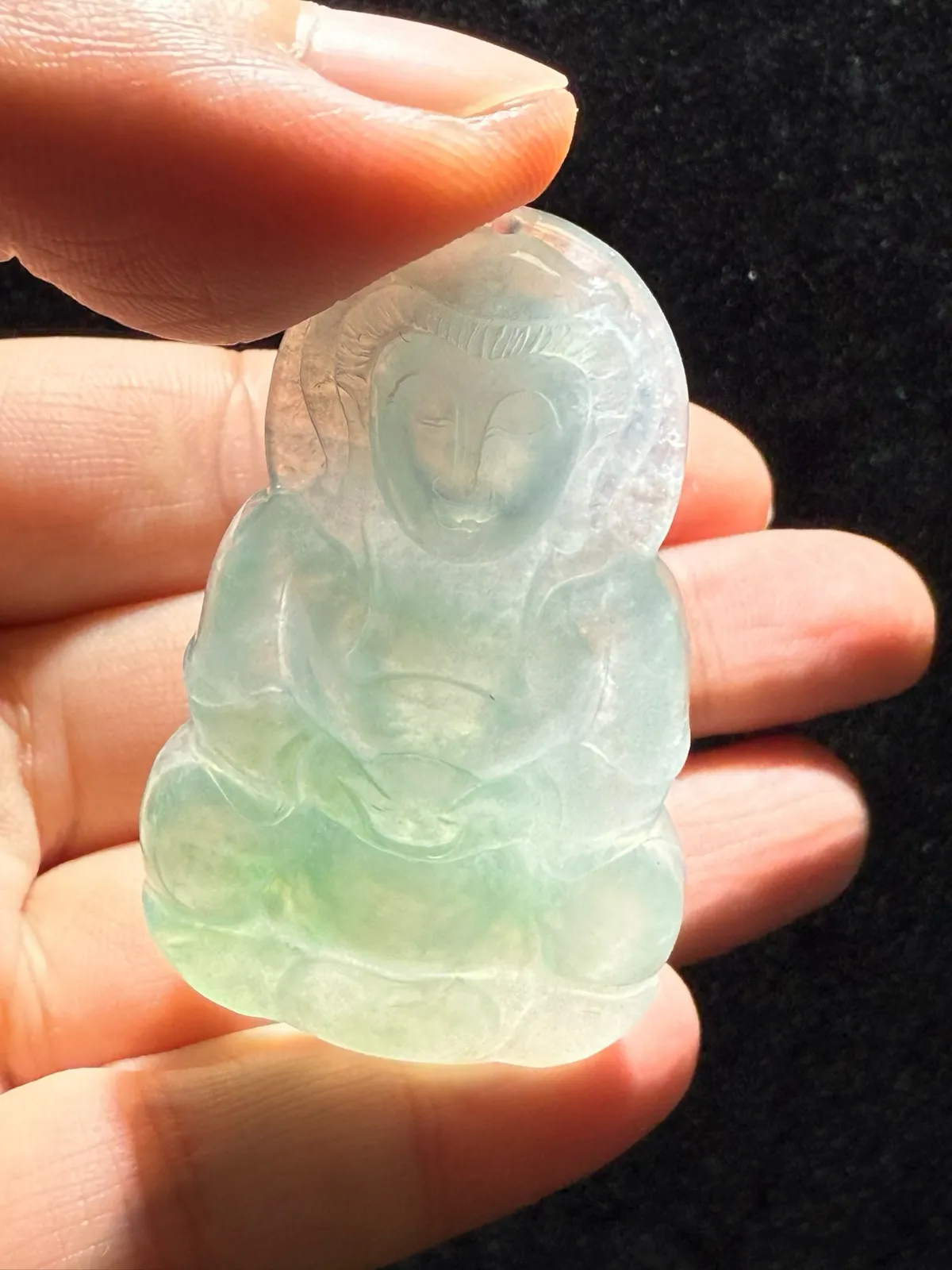 翡翠a货冰糯种飘花正装观音菩萨吊坠，尺寸54-32.6-6.3，重量:19.28g