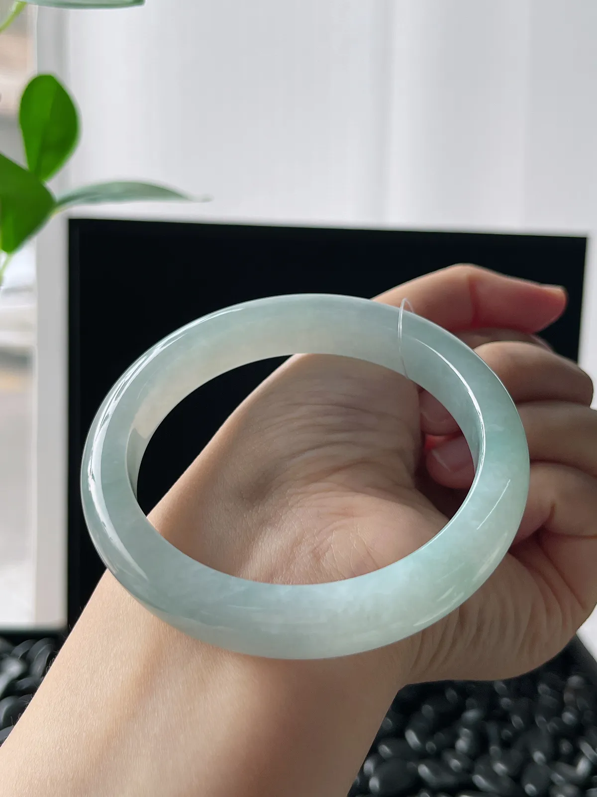 正圈59.5圈口，翡翠冰糯种淡蓝色手镯