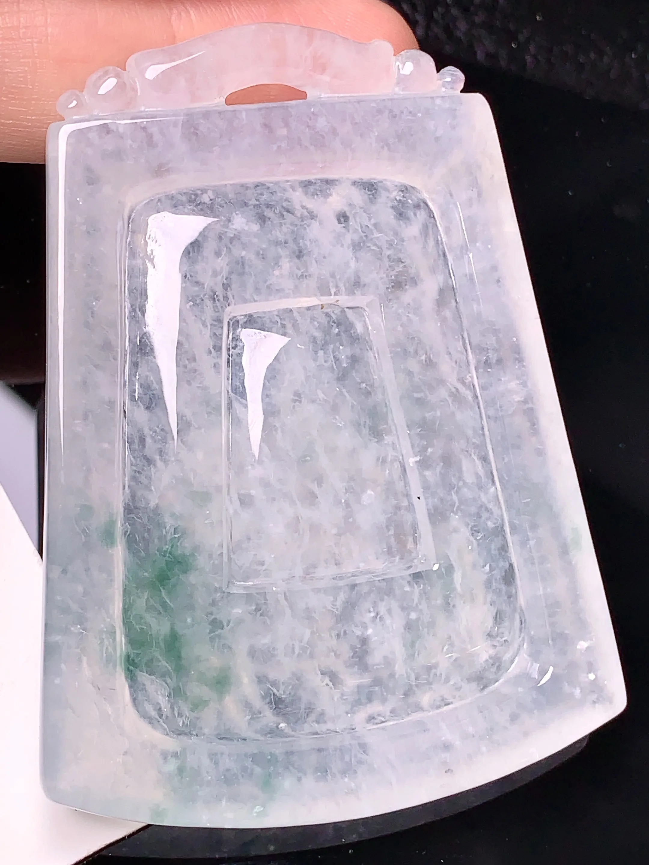 冰种山水牌吊坠 玉质细腻 色泽艳丽清新 整体尺寸60.8*45.7*6.5