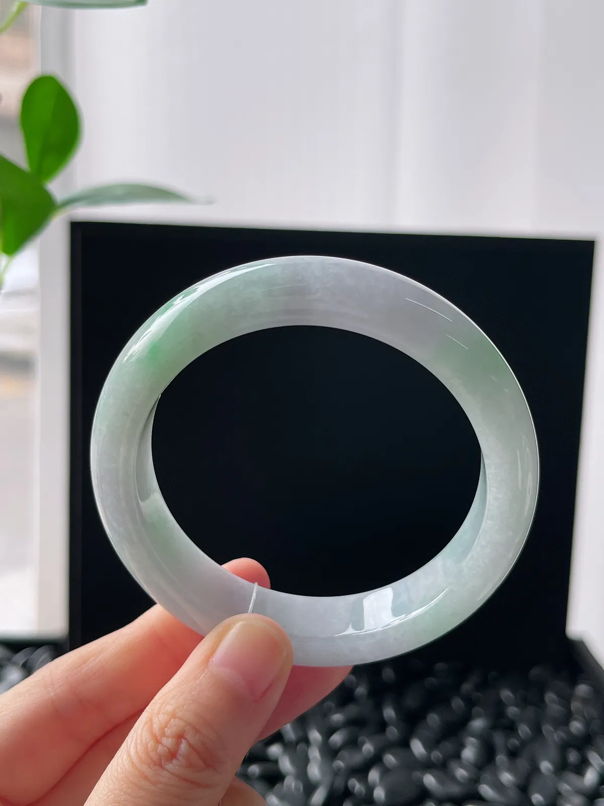 正圈55圈口，翡翠糯化种春带彩手镯