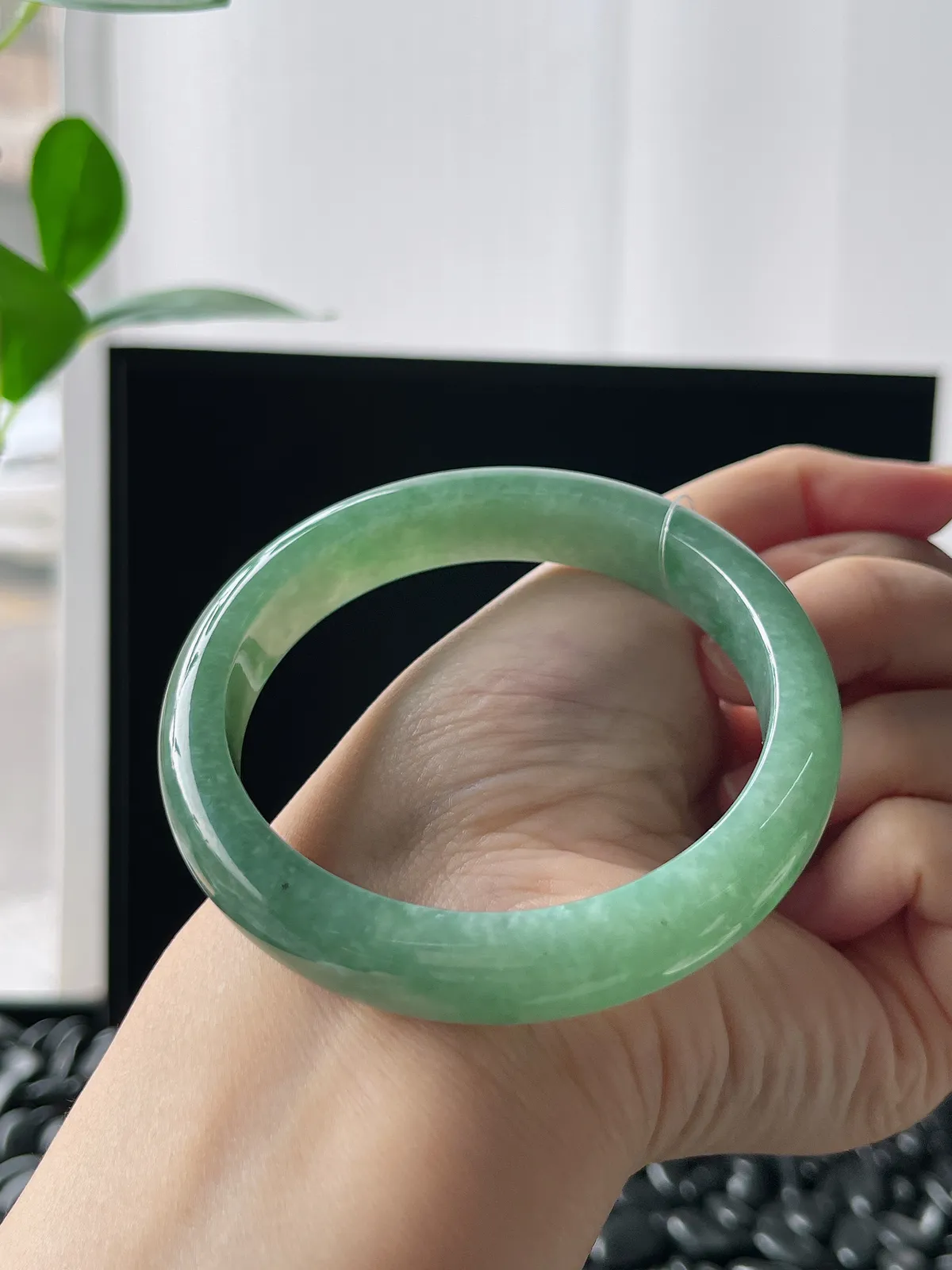 正圈57.5圈口，翡翠糯化种绿色手镯