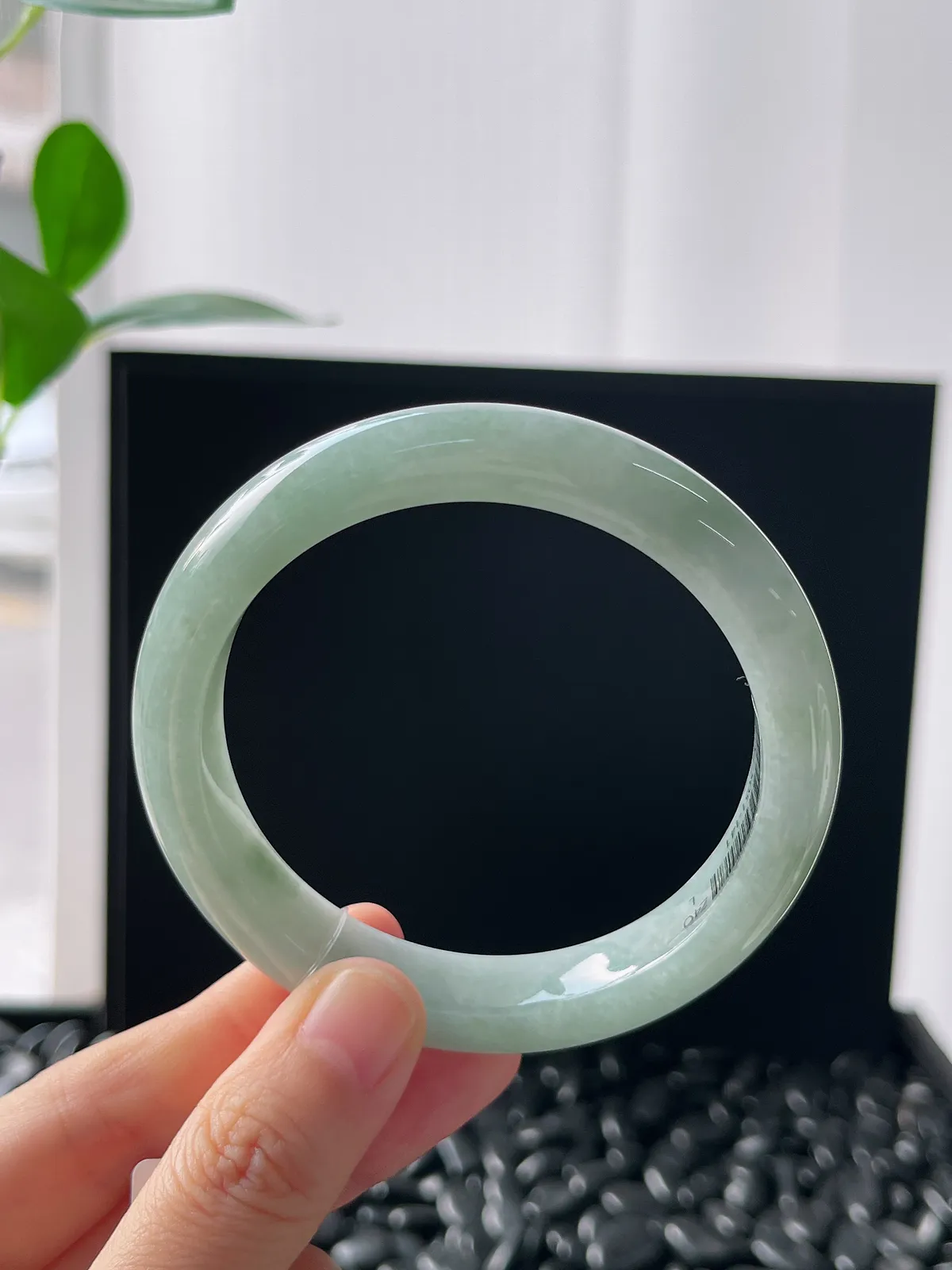 正圈57.8圈口，翡翠糯化种绿色手镯