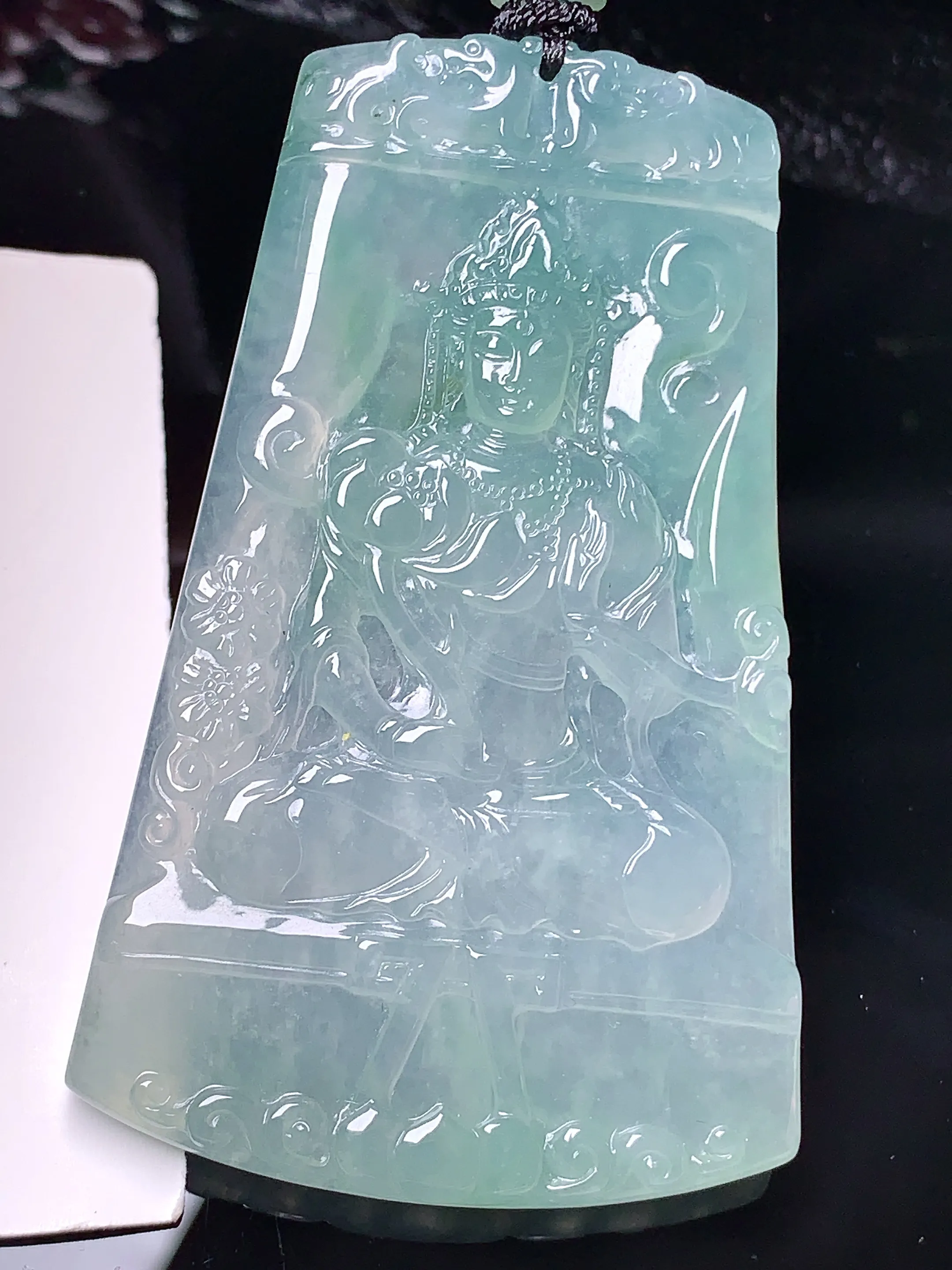 飘绿度母观音菩萨吊坠 玉质细腻 色泽艳丽清新 整体尺寸66.3*41.2*5.8
