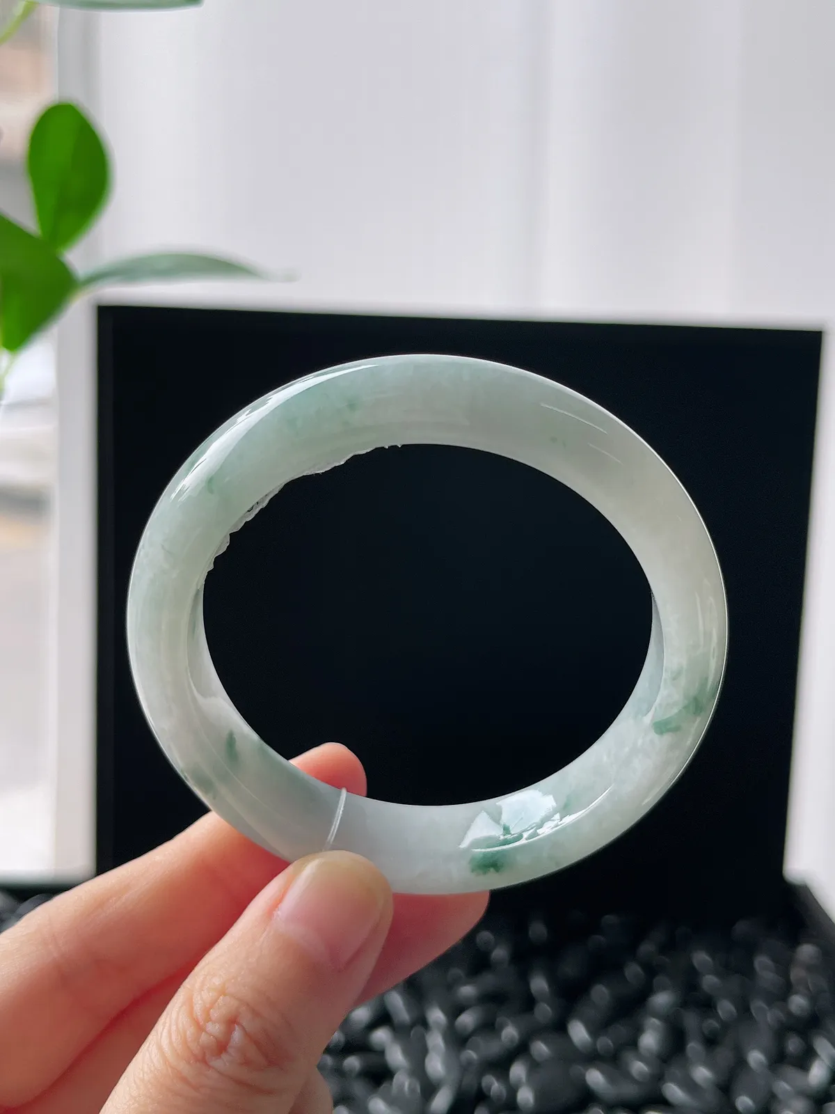 正圈52圈口，翡翠糯化种飘绿手镯