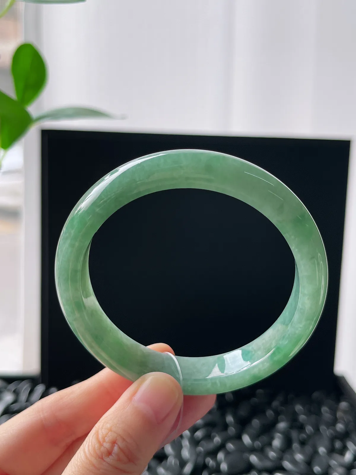 正圈57.5圈口，翡翠糯化种绿色手镯