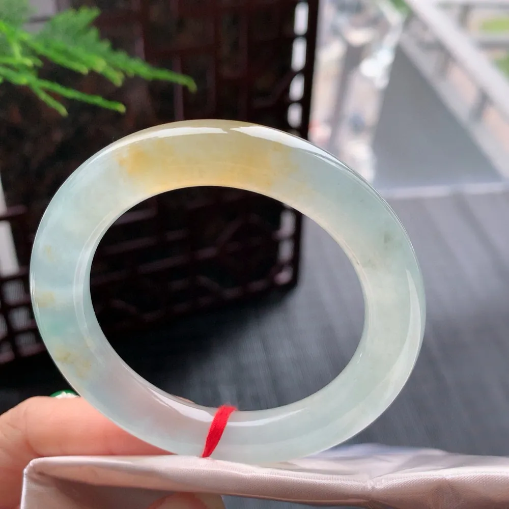 圆条冰玻黄翡 无瑕 尺寸:51.1/10.4 种色俱佳