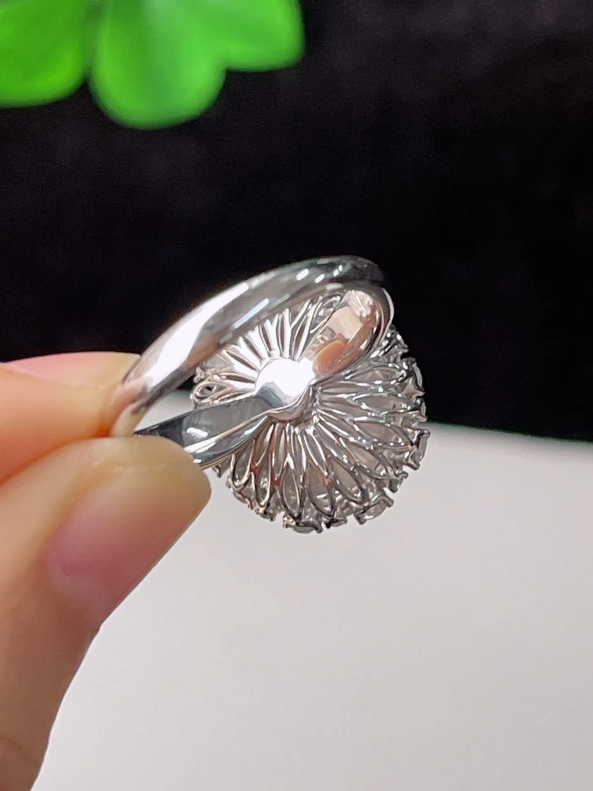 18k金翡翠冰糯满绿戒指