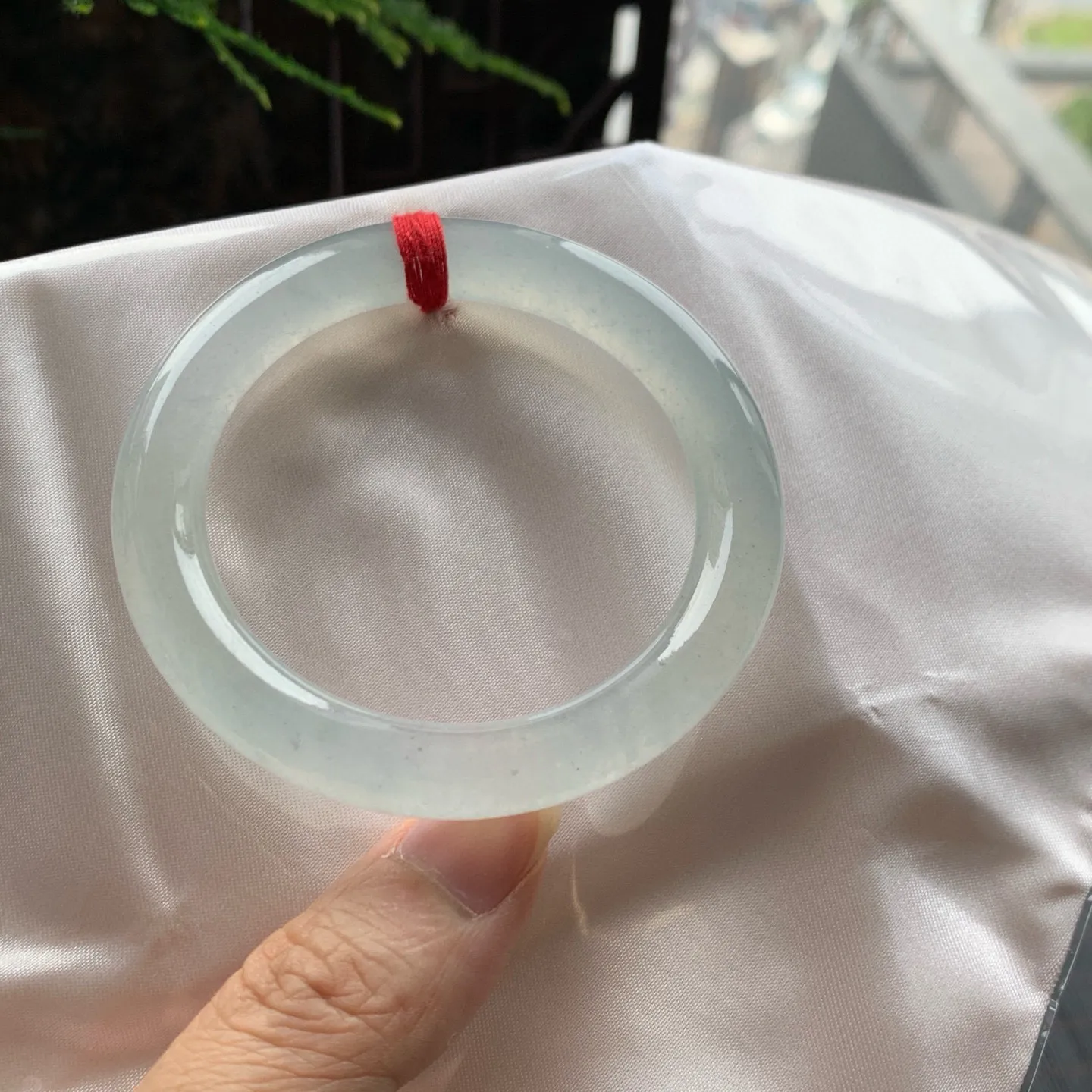 圆条冰玻种 无瑕 尺寸:51.6/9.2种水好 起荧光