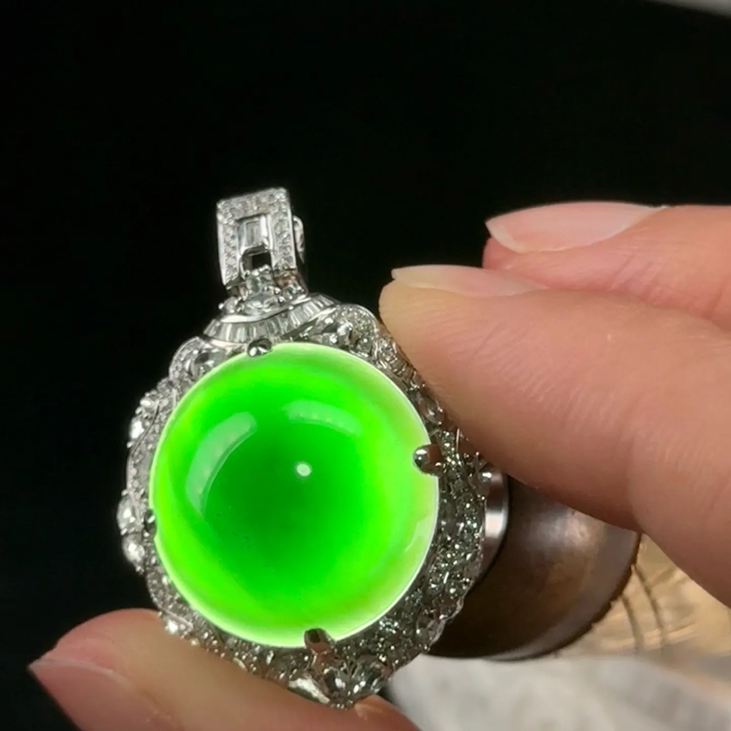 精品墨翠蛋面吊坠 种好色正 黑度极好 打灯通透 油性十足 尺寸34.1