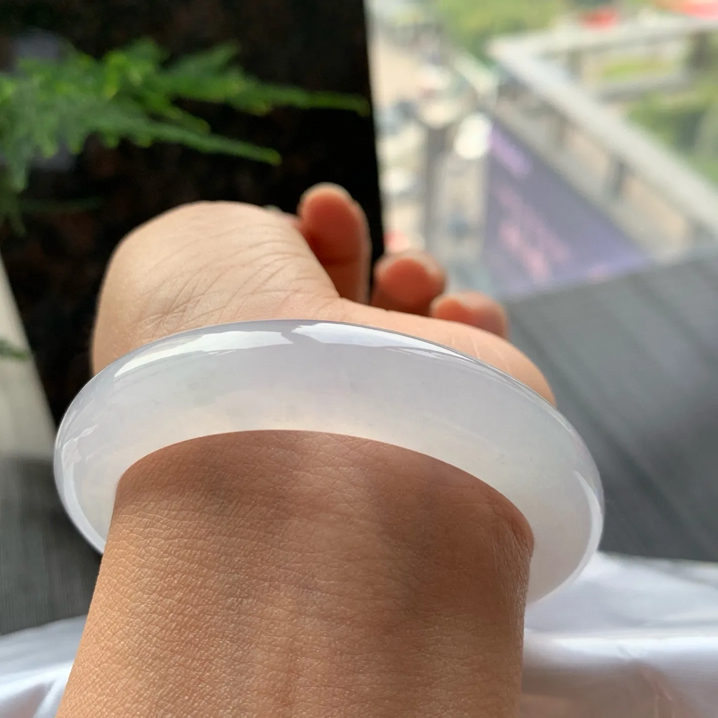 正圈冰玻白月光 无瑕 尺寸:53.9/11.6/8.8 起荧光