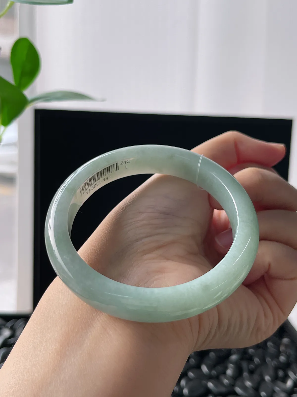 正圈57.8圈口，翡翠糯化种绿色手镯