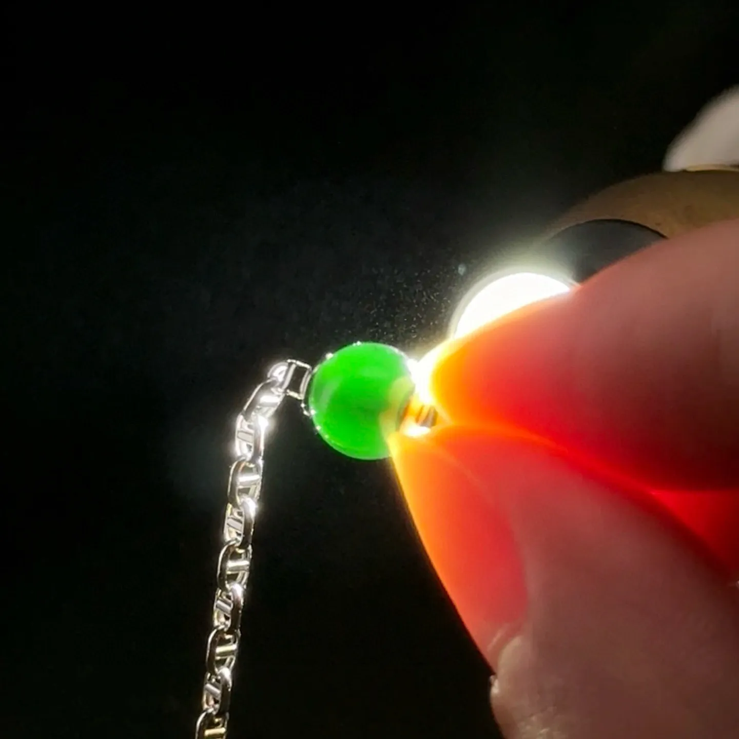 精品18k墨翠珠子搭链 种好色正 黑度极好 打灯通透 油性十足 吊坠都可以搭