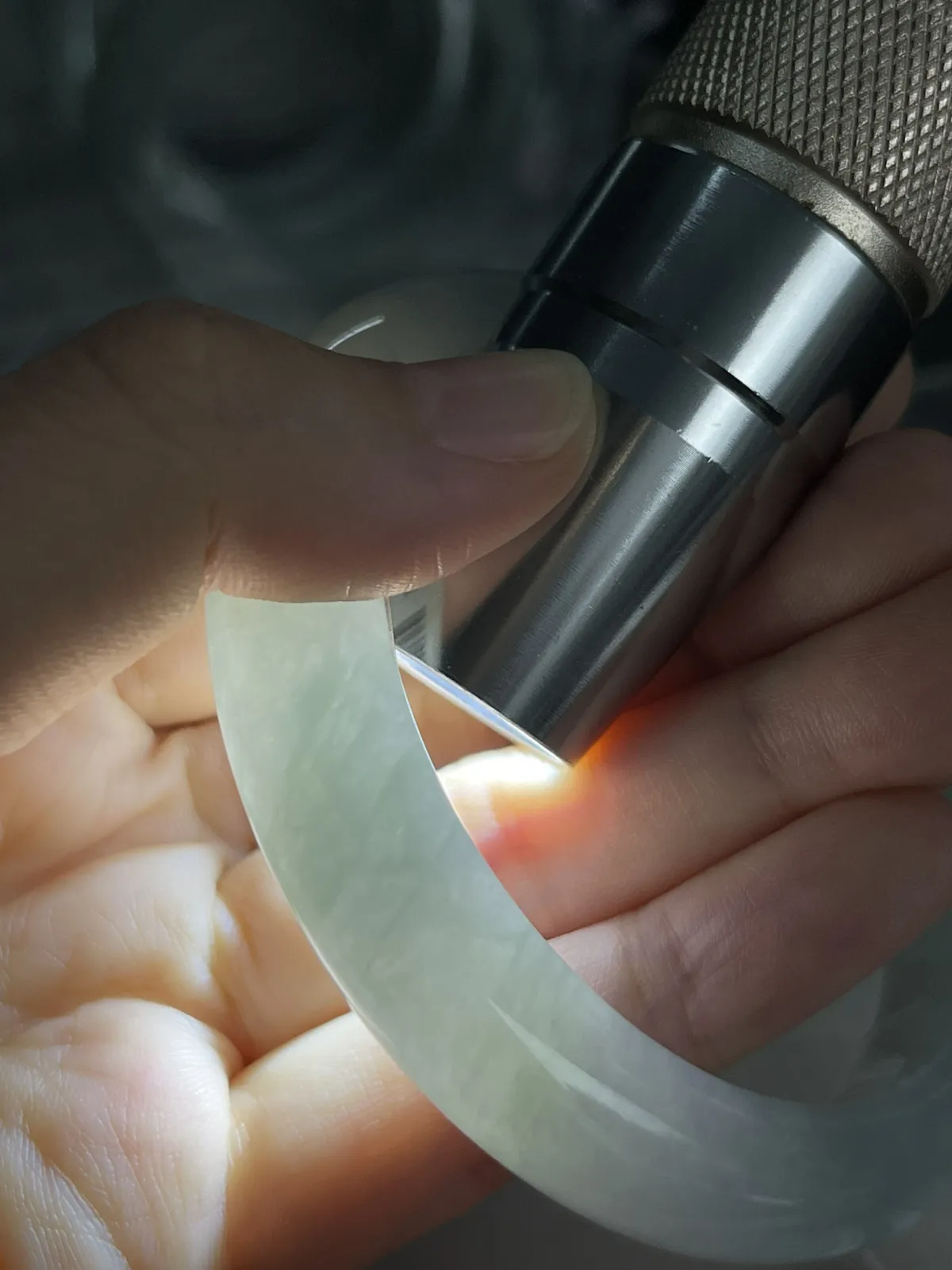 正圈56.7圈口，翡翠冰糯种淡绿色手镯