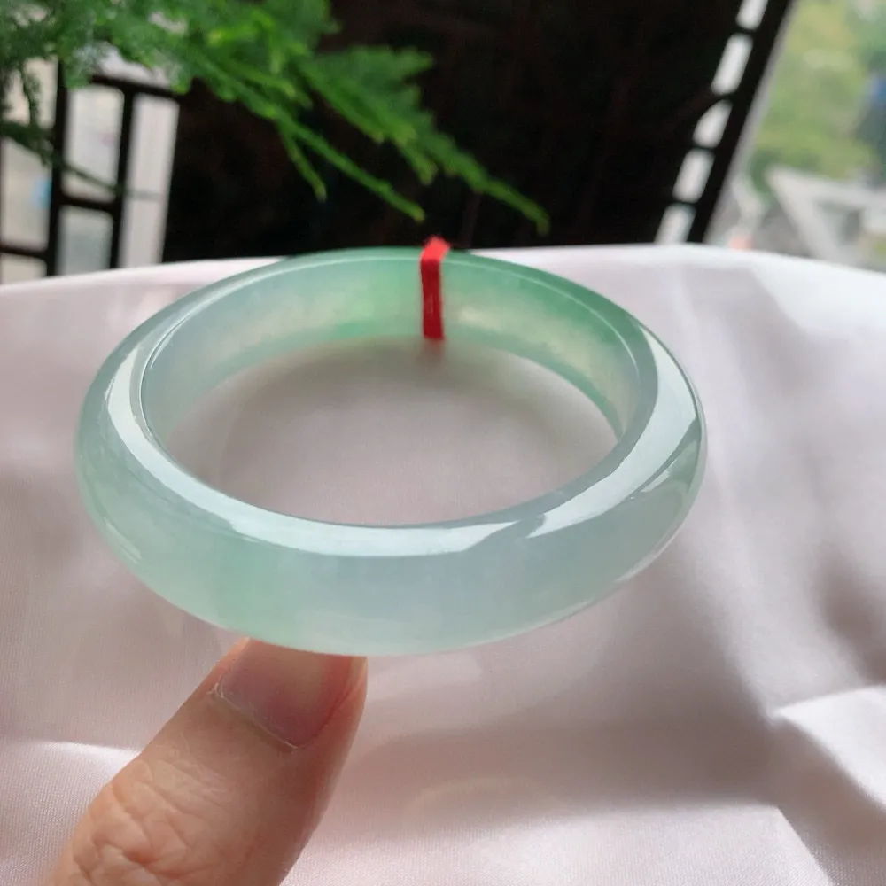 正圈高冰阳绿 无瑕 尺寸:56.2/12.5/9.3 种色兼备