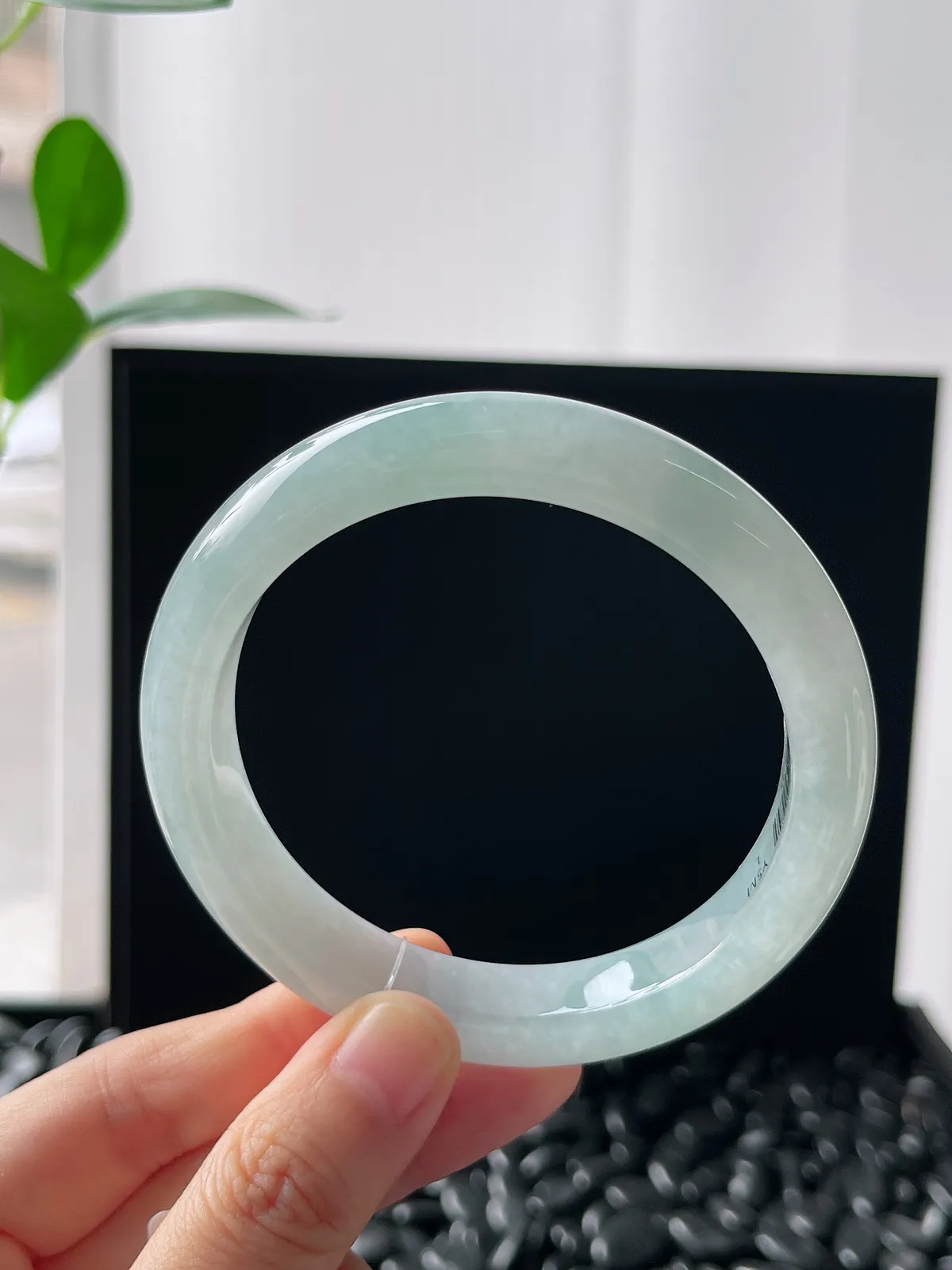 正圈59.5圈口，翡翠冰糯种淡蓝色手镯