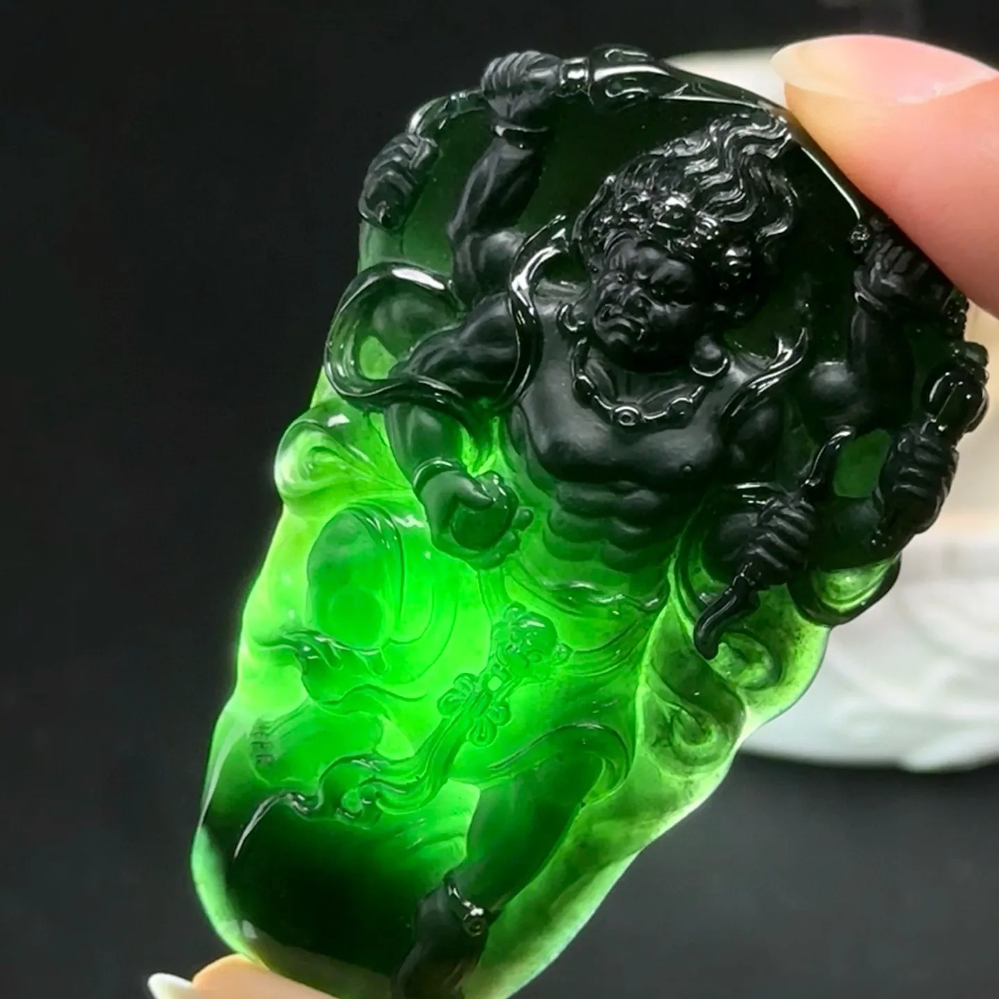 精品墨翠大黑天 种好色正 黑度极好 打灯通透 油性十足 尺寸59.4