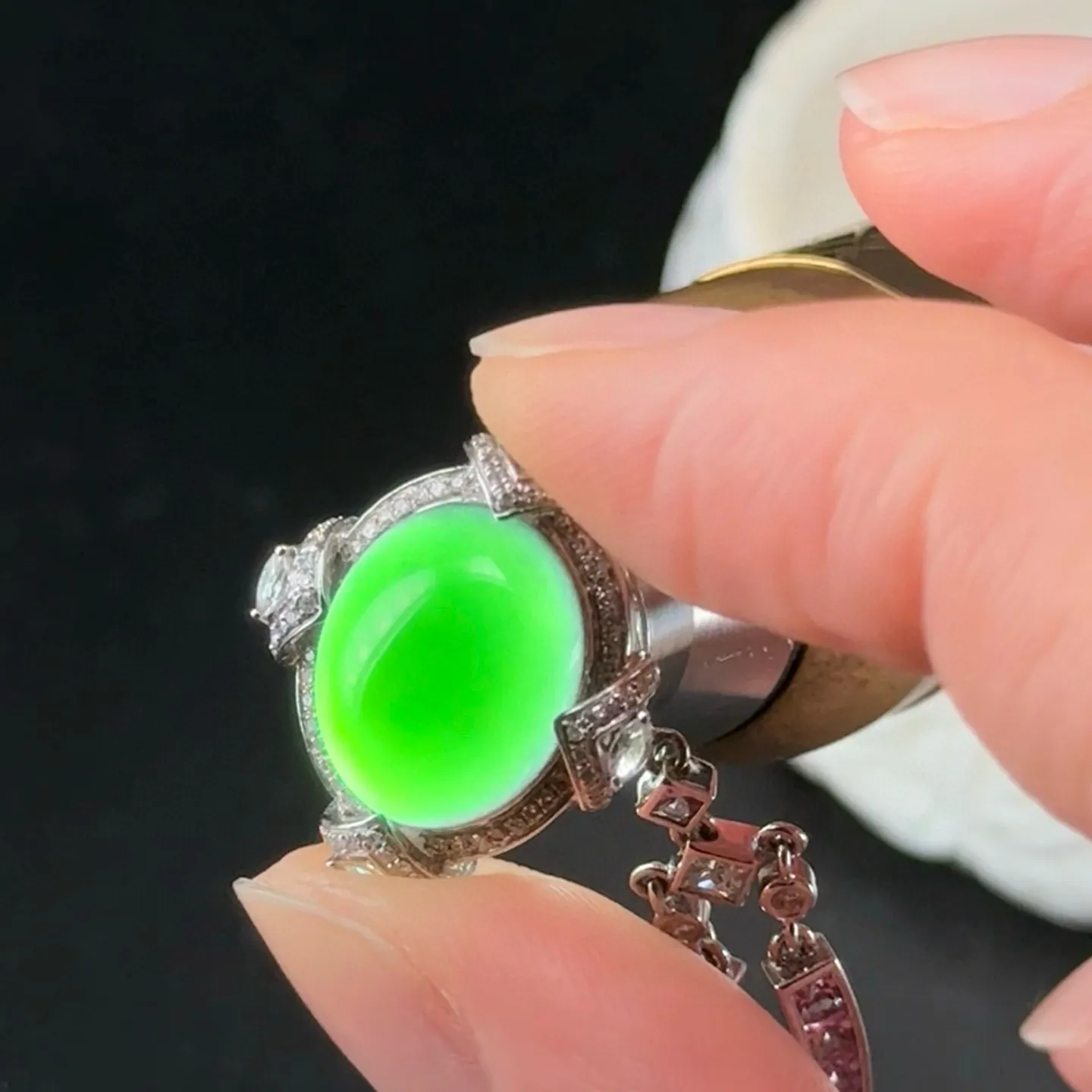 精品18k墨翠蛋面锁骨链 种好色正 黑度极好 打灯通透 油性十足 重金豪镶