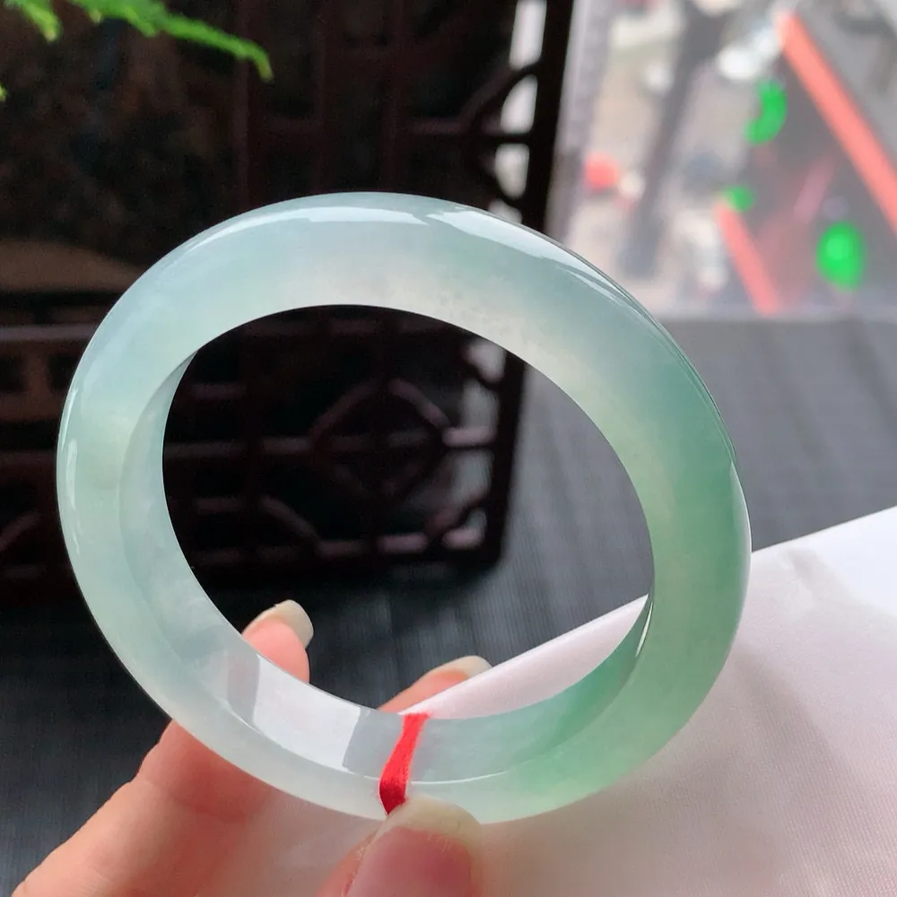 正圈高冰阳绿 无瑕 尺寸:56.2/12.5/9.3 种色兼备