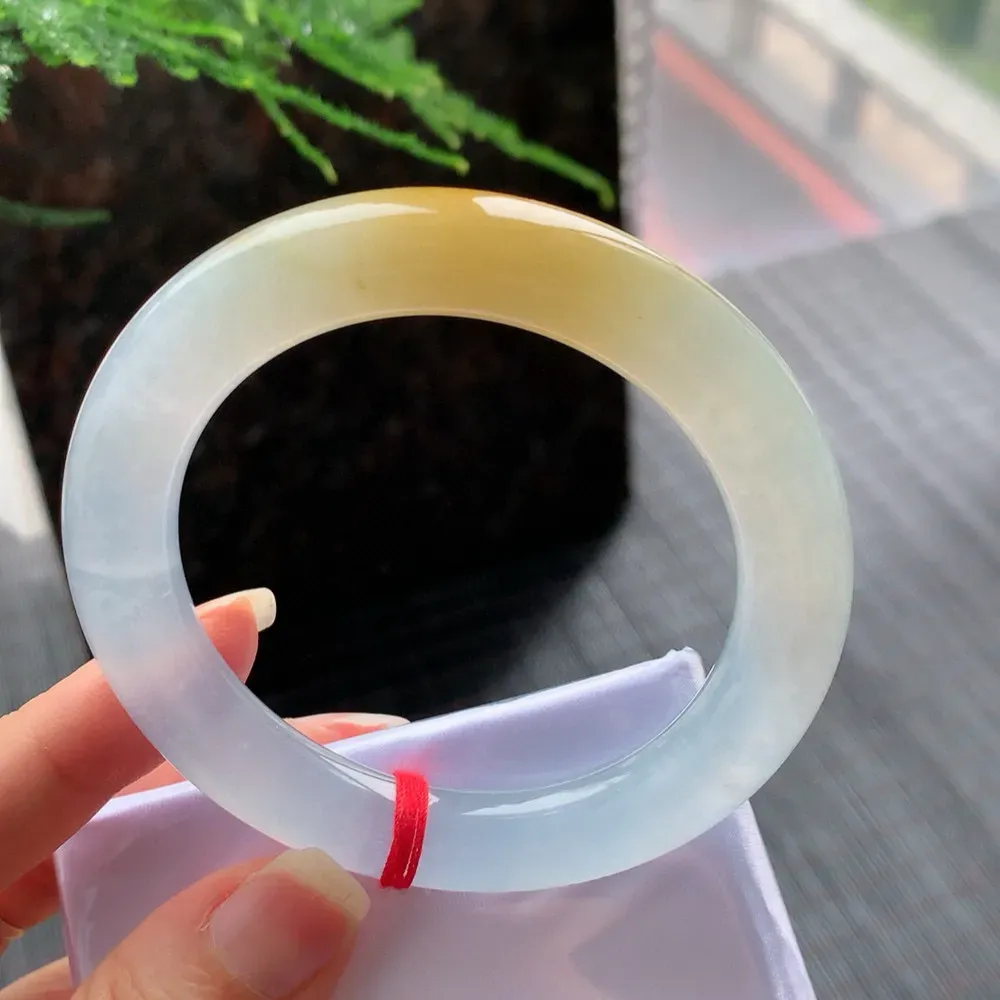 圆条冰玻黄翡 一丝冰丝根 不影响 尺寸:54.2/10.1/10.6 种色俱佳🥰🥰