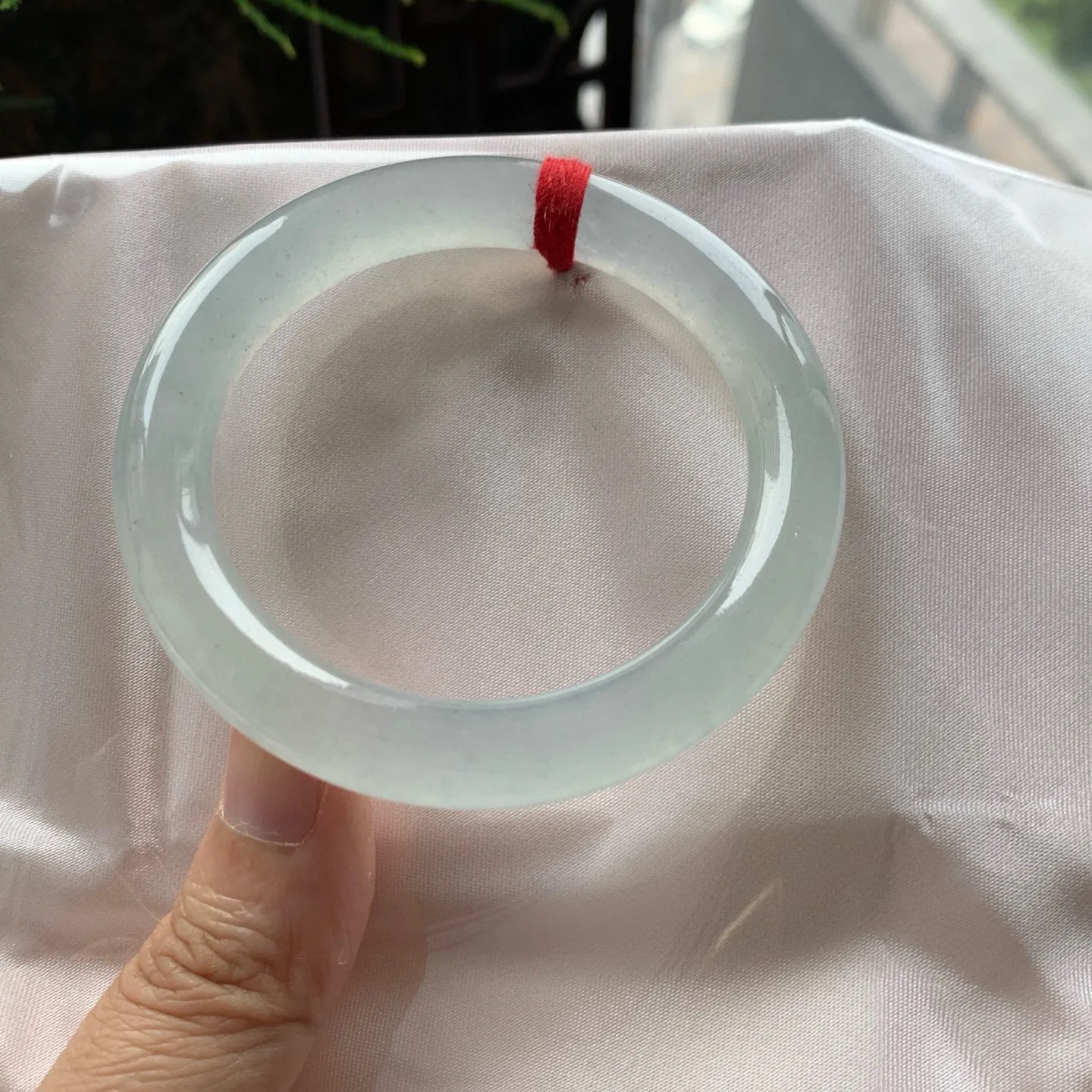 圆条冰玻种 无瑕 尺寸:51.6/9.2种水好 起荧光
