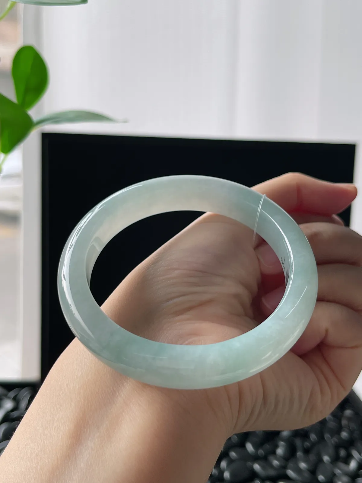 正圈59.5圈口，翡翠冰糯种淡蓝色手镯