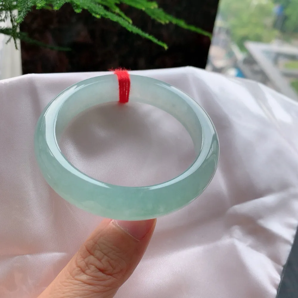 正圈高冰晴绿 无瑕 尺寸:53.3/12.3/8.4 胶感十足🥰🥰