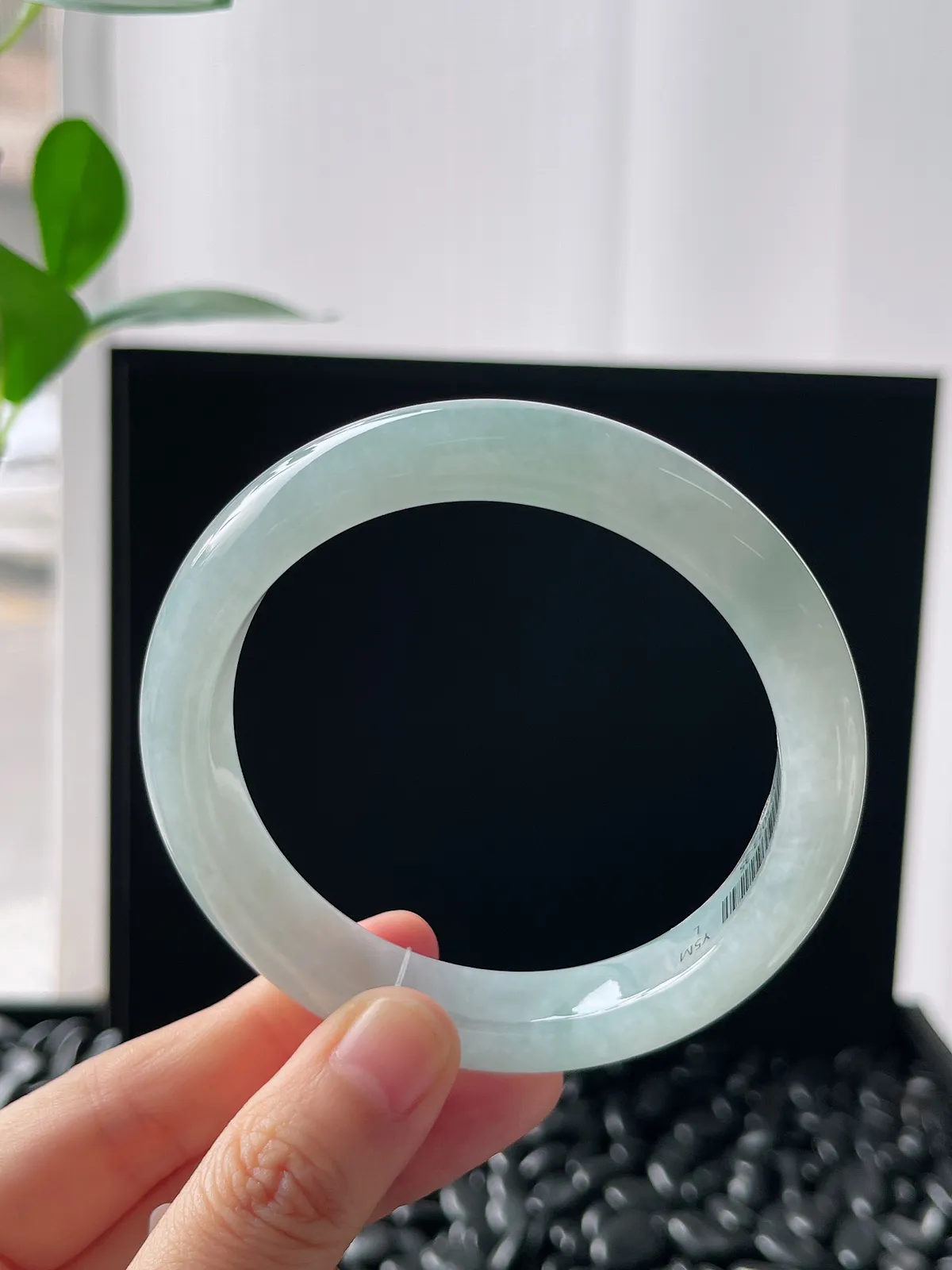 正圈59.5圈口，翡翠冰糯种淡蓝色手镯