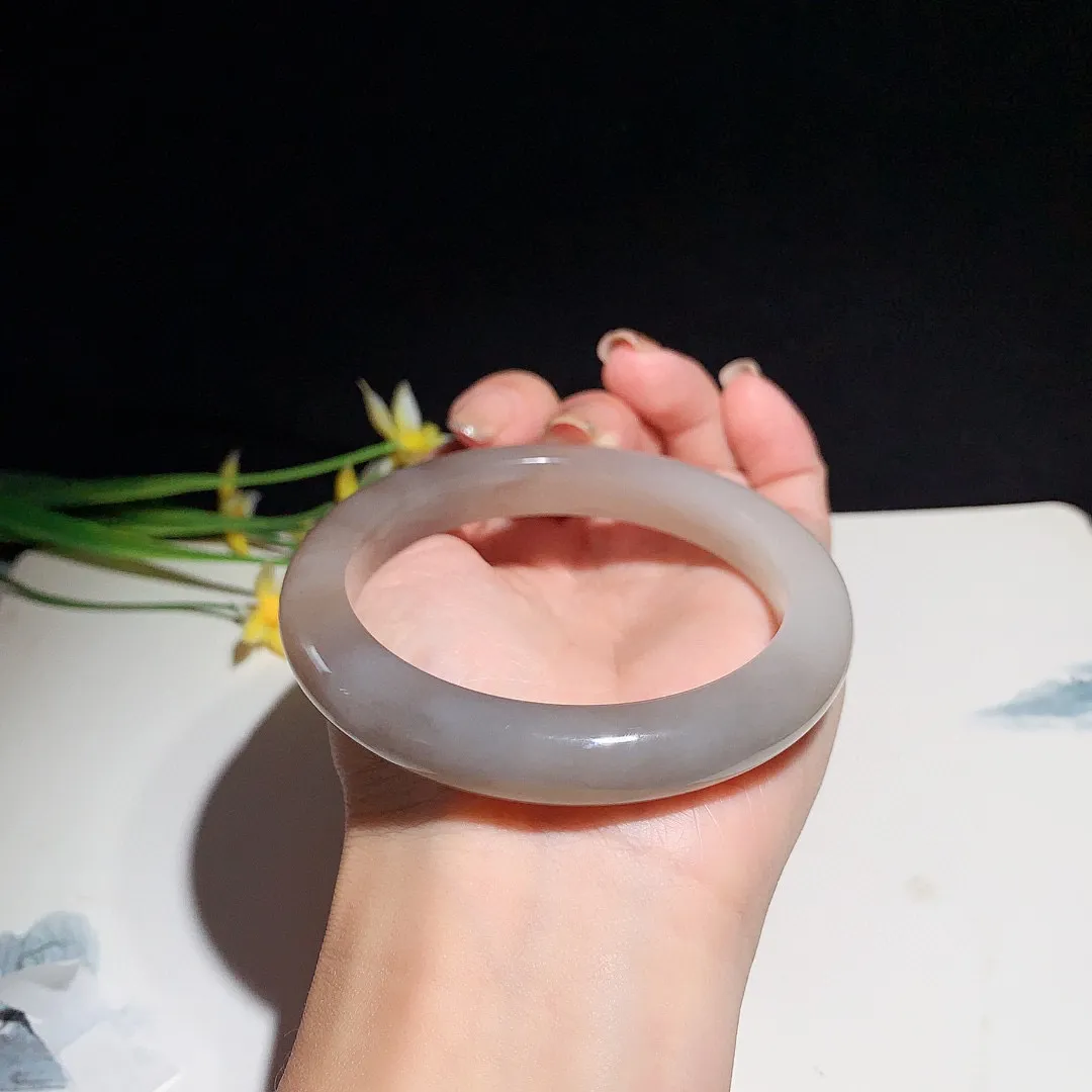 和田玉59圈口紫罗兰色手镯！玉质细腻油润 底色纯净 无裂无黑 脂粉好，品质好！