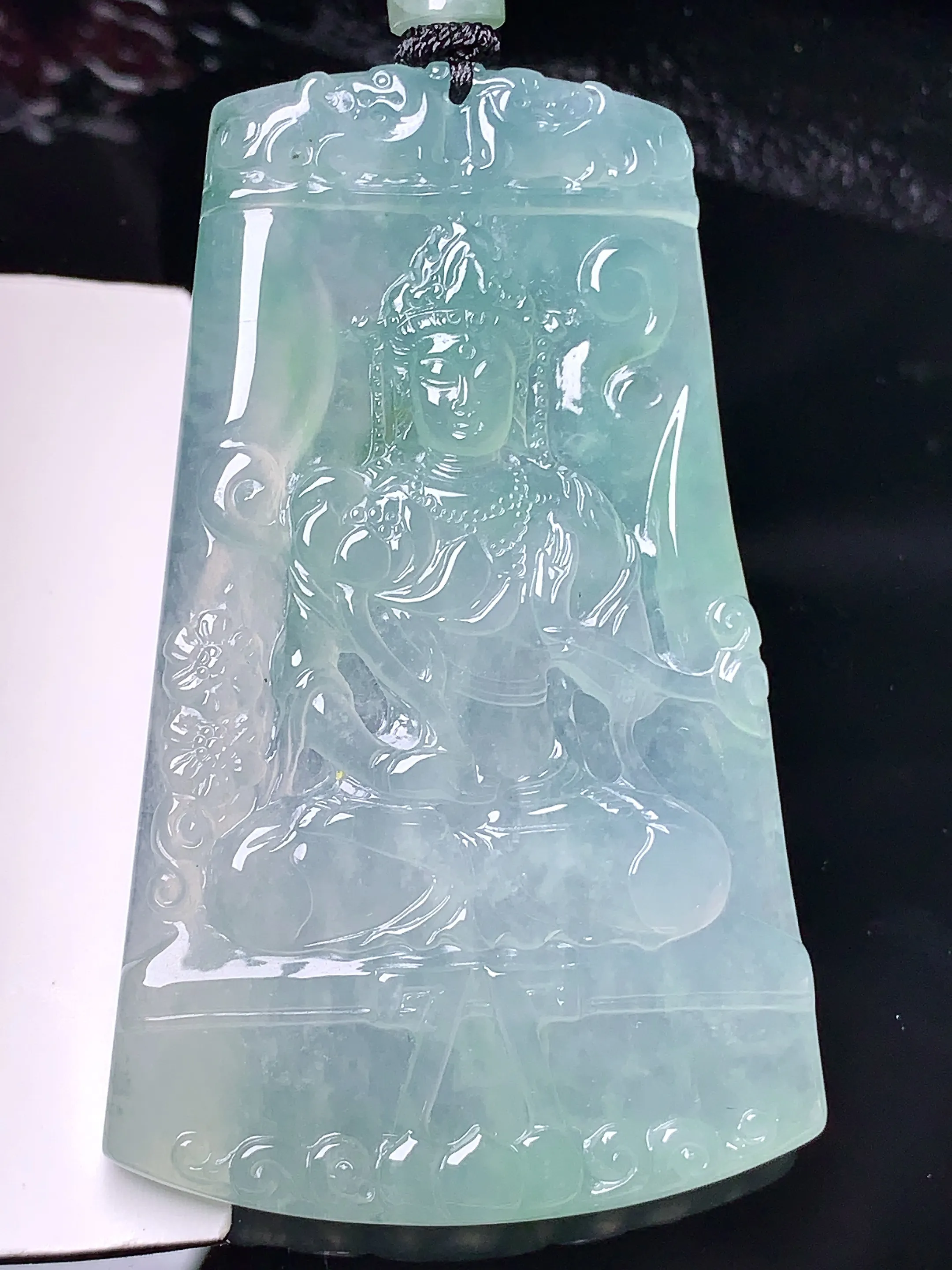 飘绿度母观音菩萨吊坠 玉质细腻 色泽艳丽清新 整体尺寸66.3*41.2*5.8