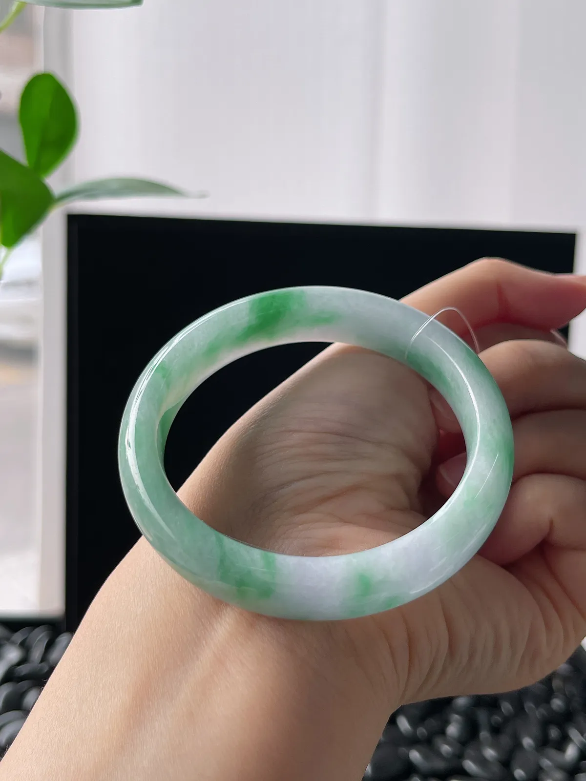 正圈54圈口，翡翠糯化种飘绿手镯