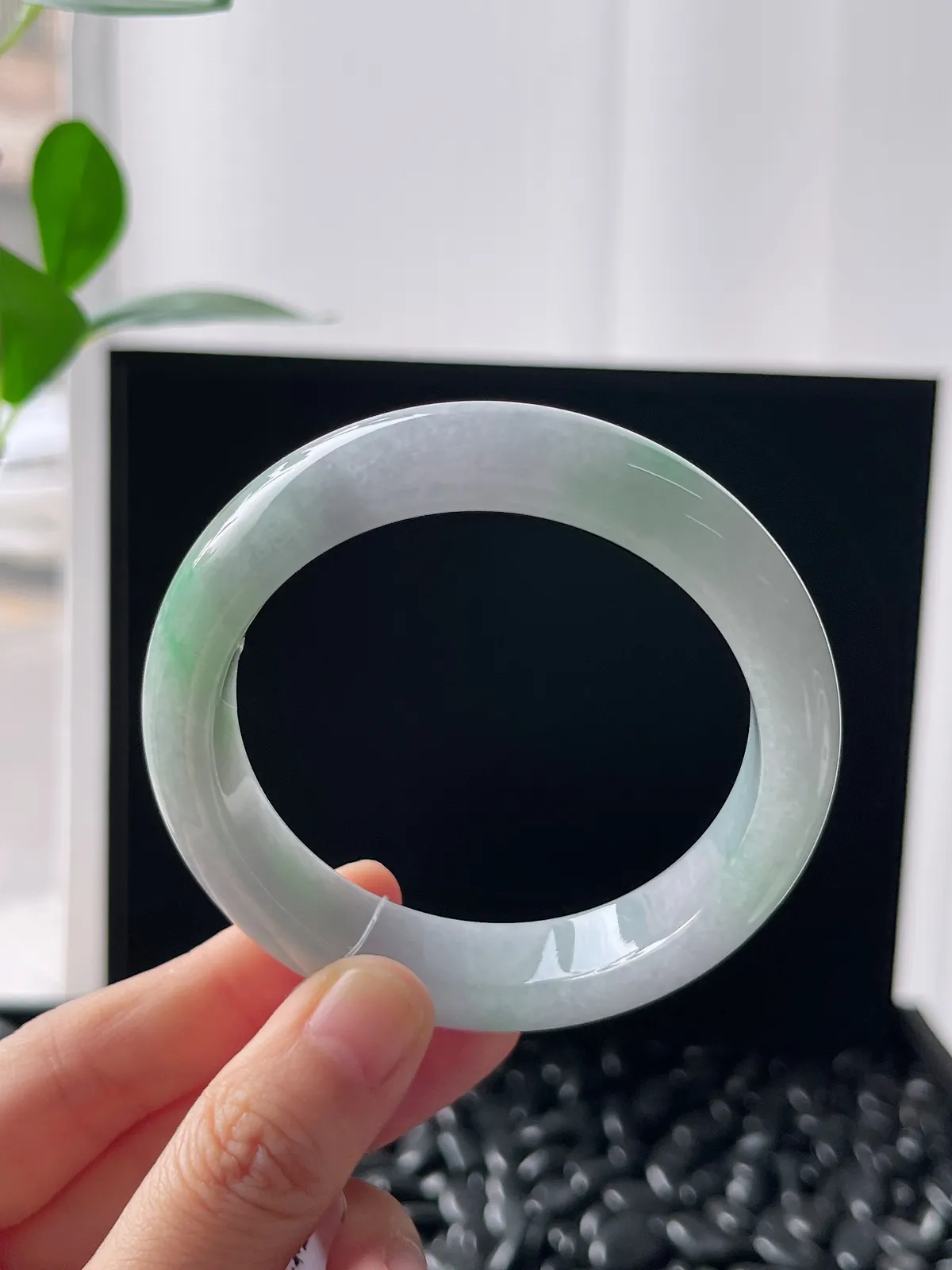 正圈55圈口，翡翠糯化种春带彩手镯