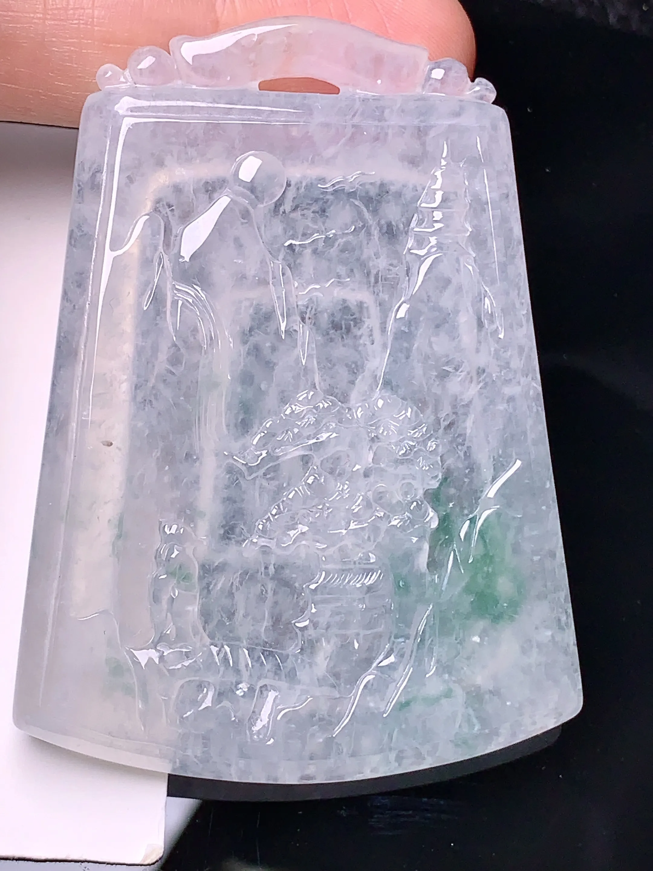 冰种山水牌吊坠 玉质细腻 色泽艳丽清新 整体尺寸60.8*45.7*6.5