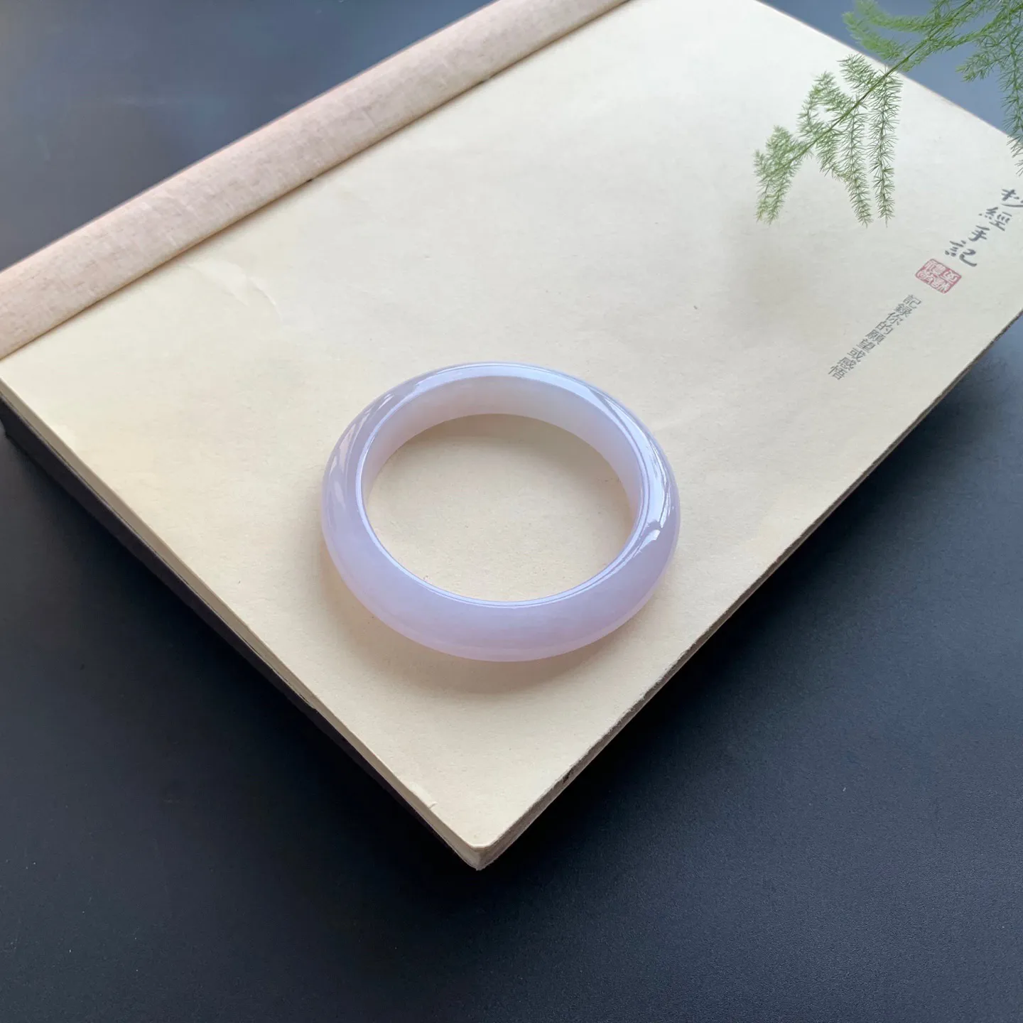 56圈口细糯正圈手镯 尺寸：56-11.8-9.2，无纹裂，细腻光滑，版型厚装