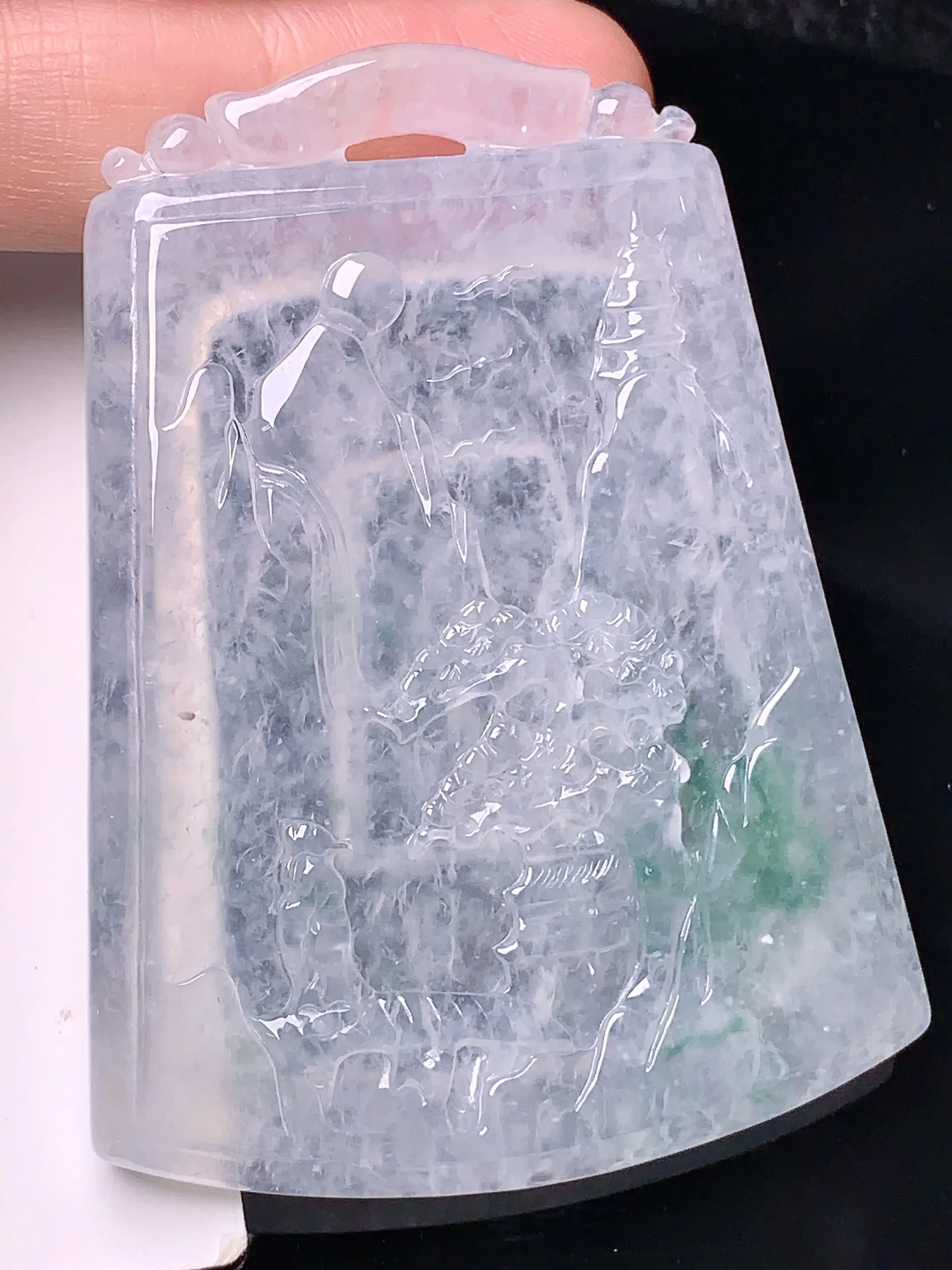 冰种山水牌吊坠 玉质细腻 色泽艳丽清新 整体尺寸60.8*45.7*6.5