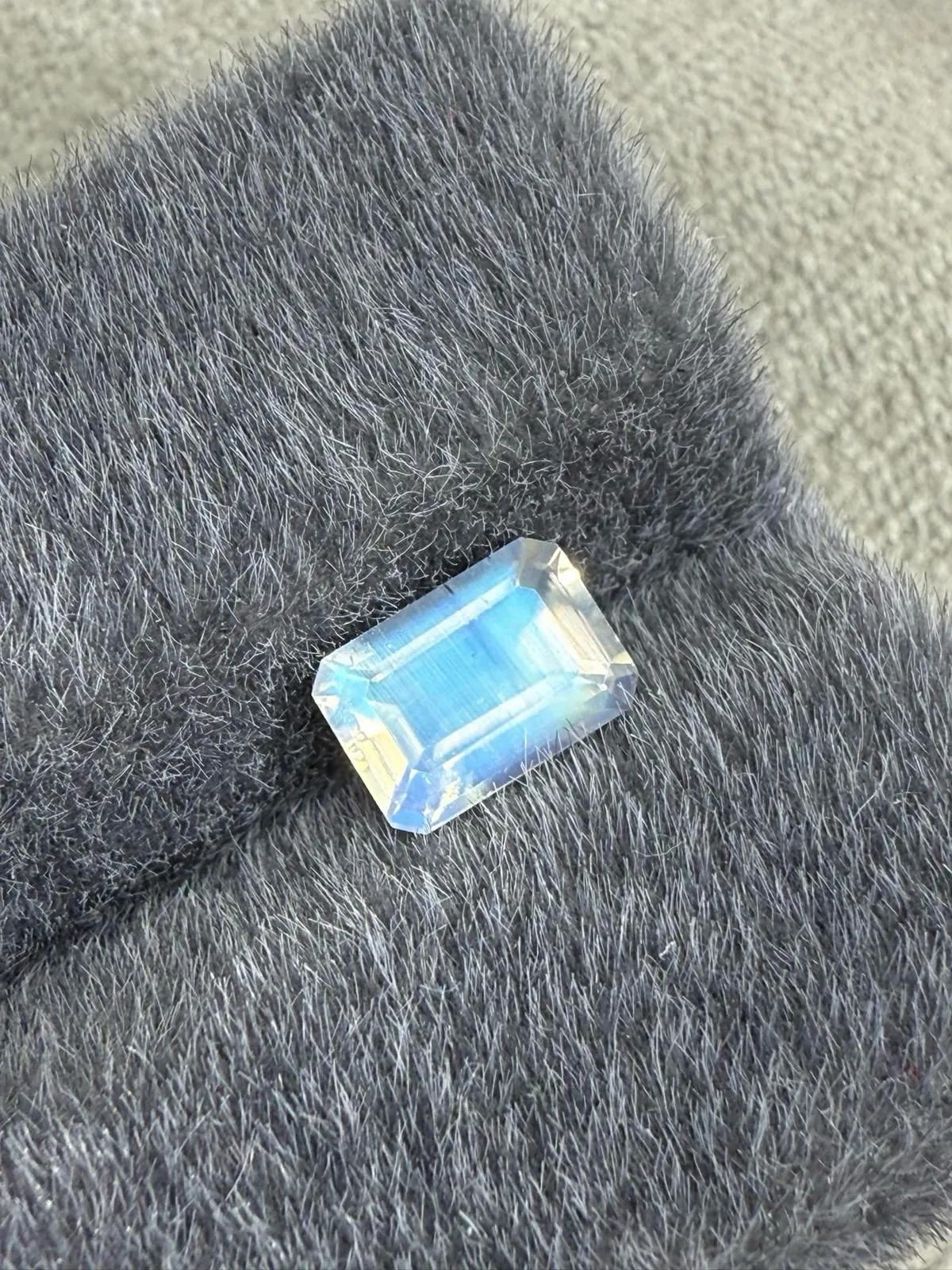 0.905克拉 彩虹月光石裸石 精切璀璨 玻璃体满彩 变彩丰富 规格：7*4.9*3.4mm
