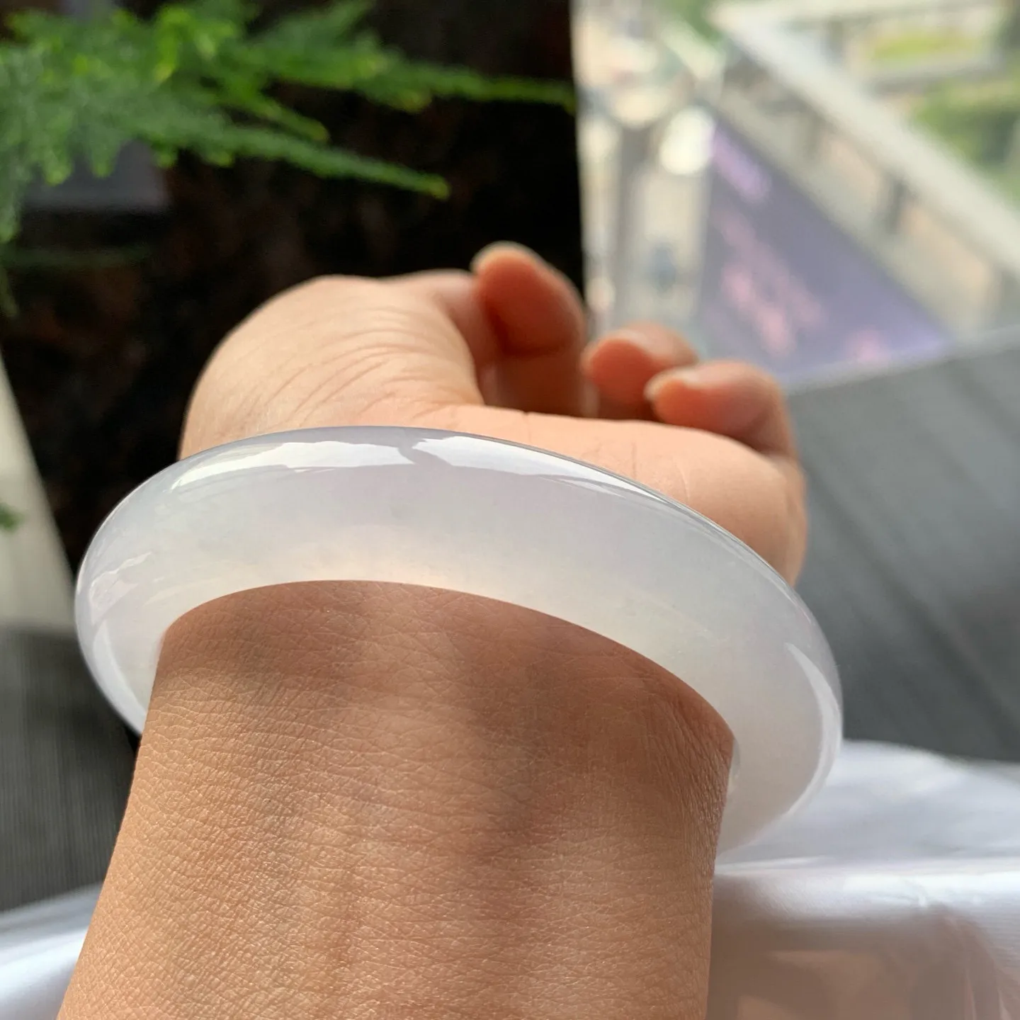 正圈冰玻白月光 无瑕 尺寸:53.9/11.6/8.8 起荧光