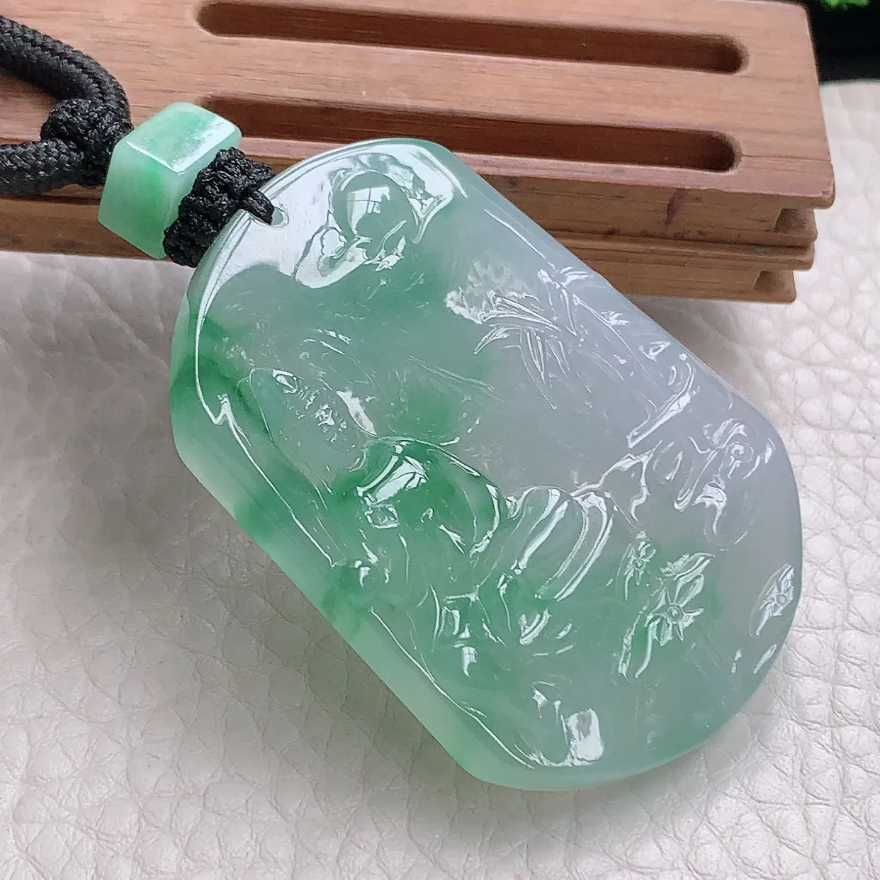 yl自然光50*38*6天然缅甸翡翠冰透绿花观音菩萨吊坠自在菩萨项坠