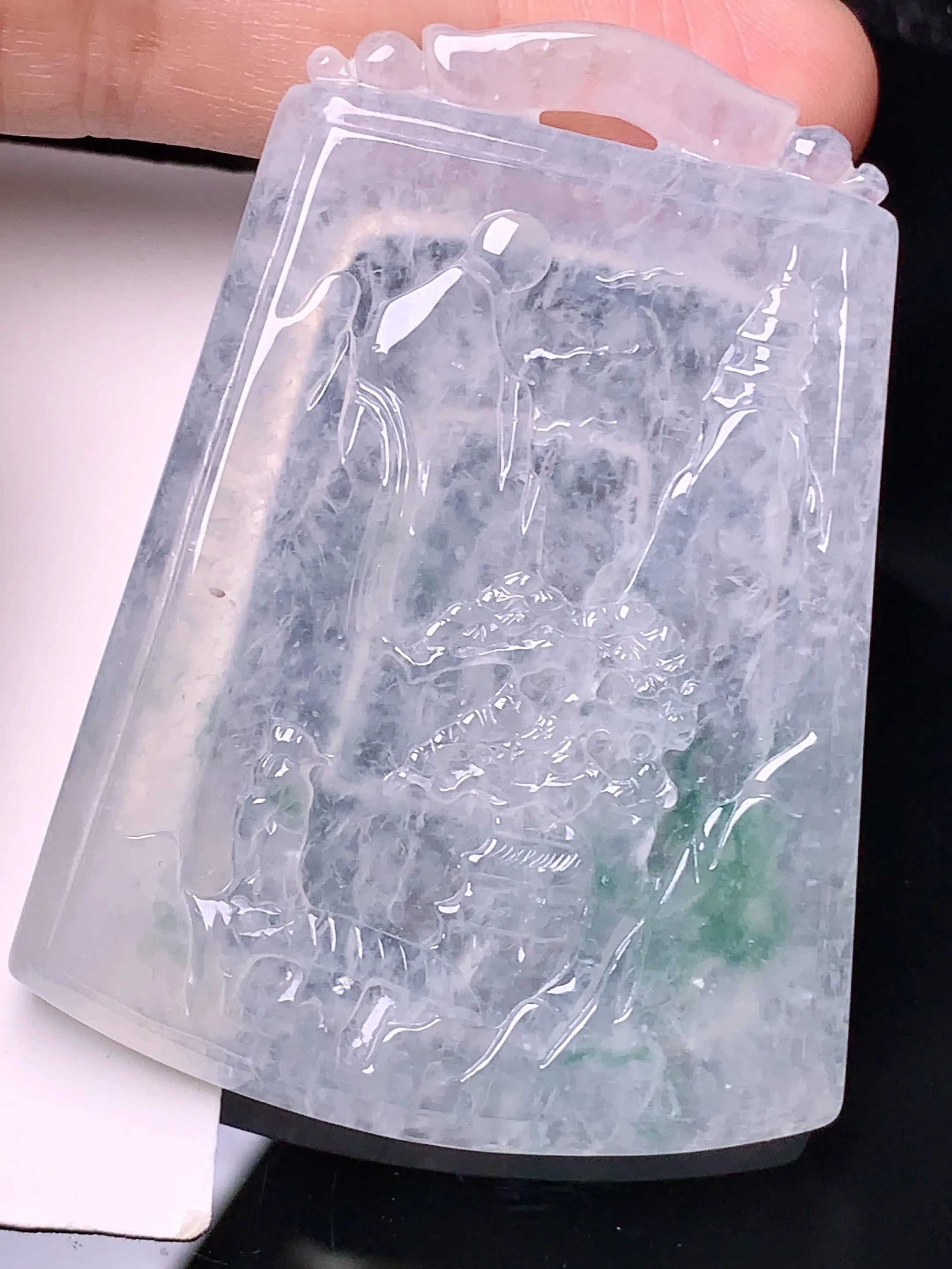 冰种山水牌吊坠 玉质细腻 色泽艳丽清新 整体尺寸60.8*45.7*6.5