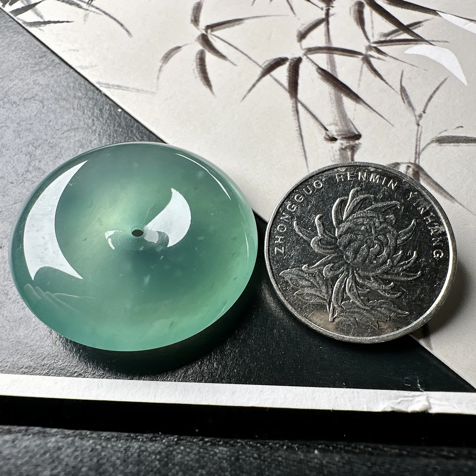 【冰种平安大扣】飘雪花棉，质地细腻，品质很好，冰感十足，胶感明显，收藏品质