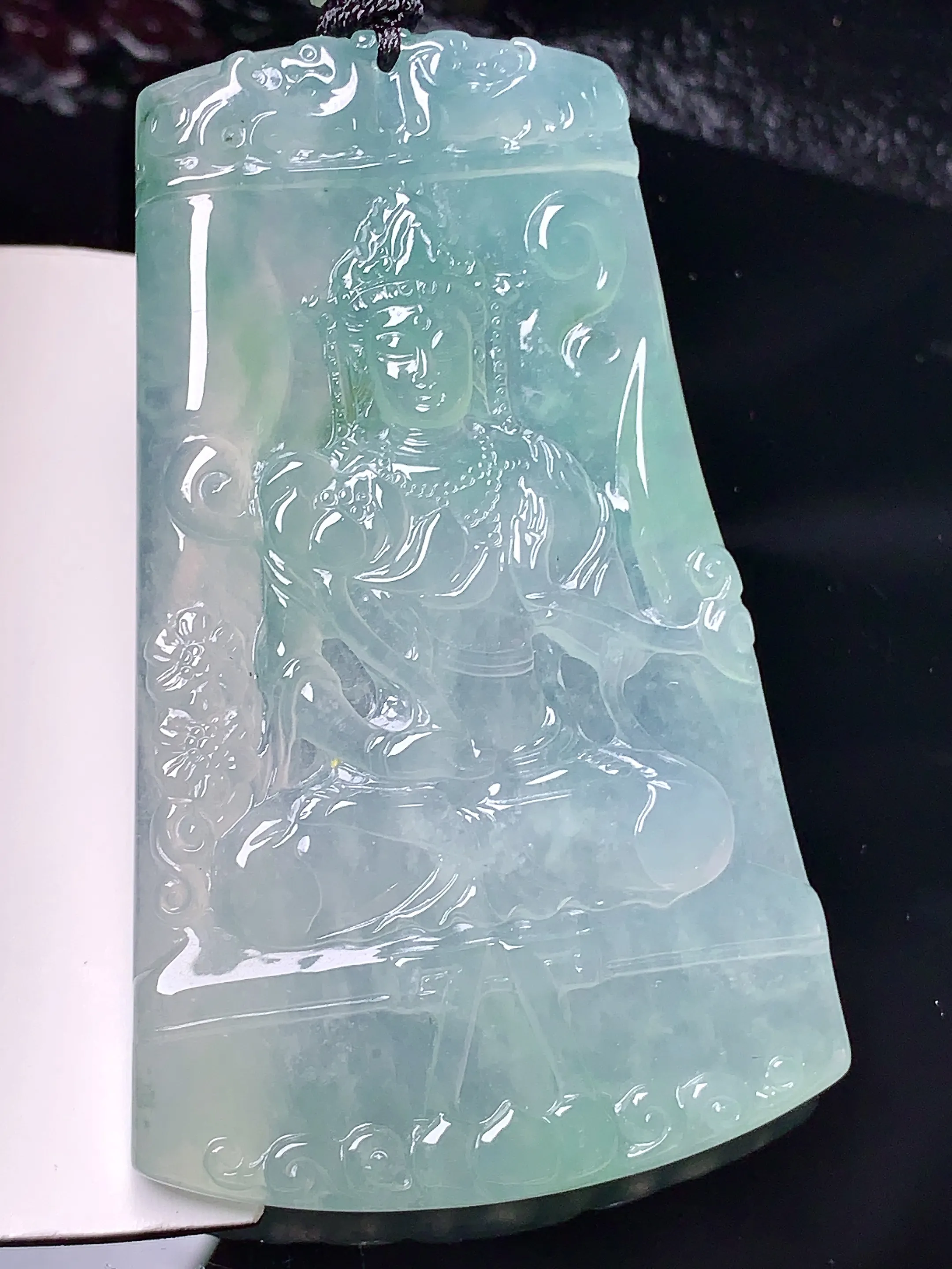 飘绿度母观音菩萨吊坠 玉质细腻 色泽艳丽清新 整体尺寸66.3*41.2*5.8