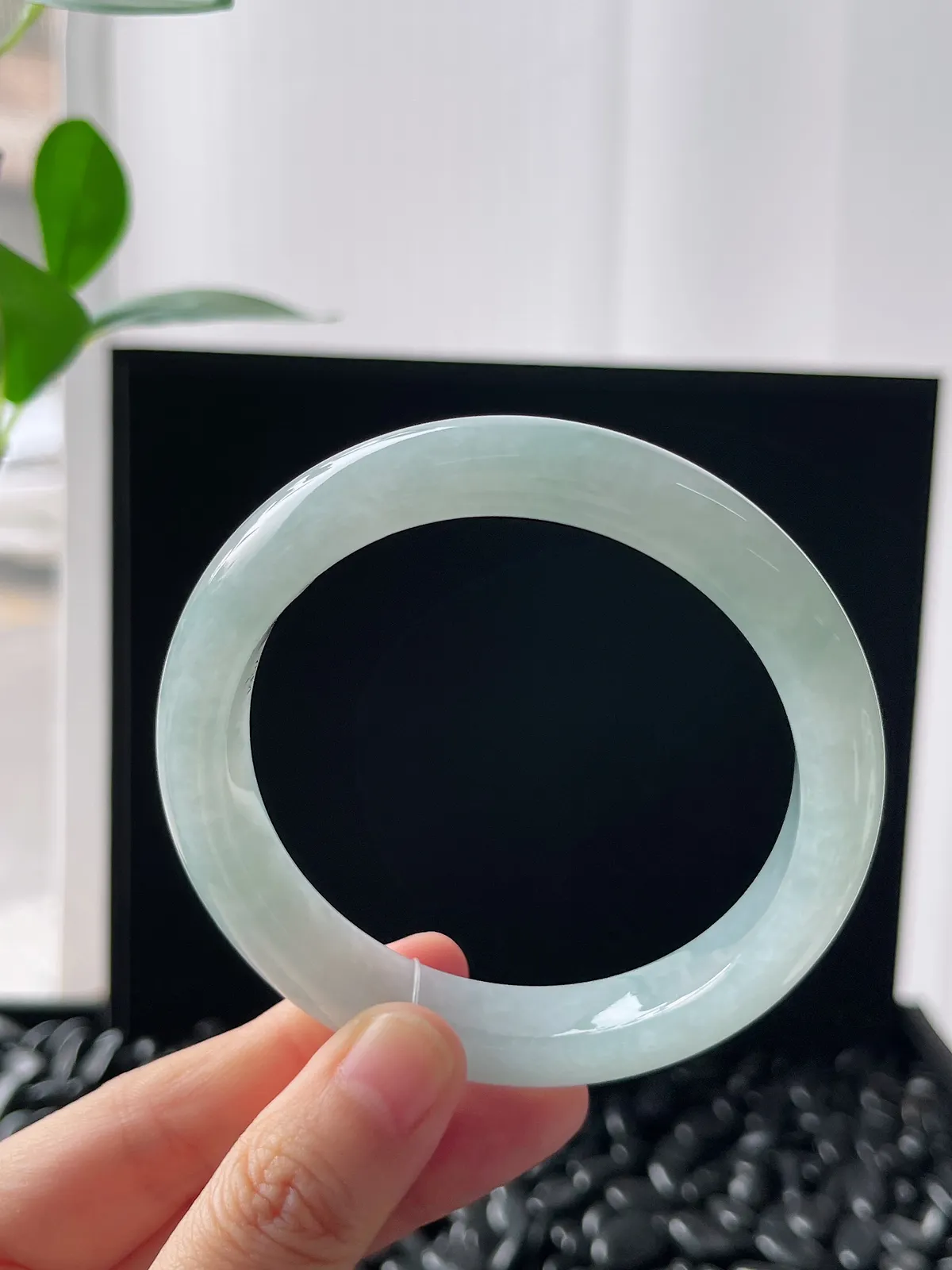 正圈59.5圈口，翡翠冰糯种淡蓝色手镯