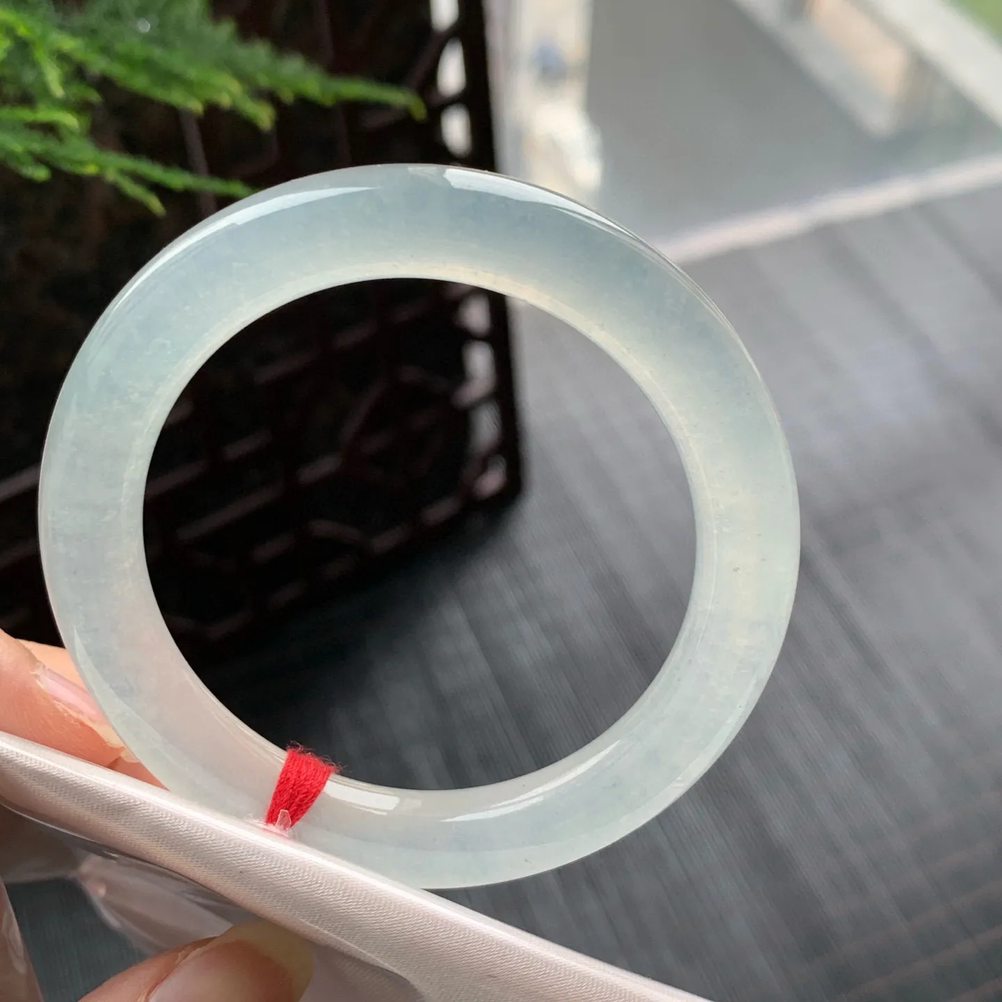 圆条冰玻种 无瑕 尺寸:51.6/9.2种水好 起荧光